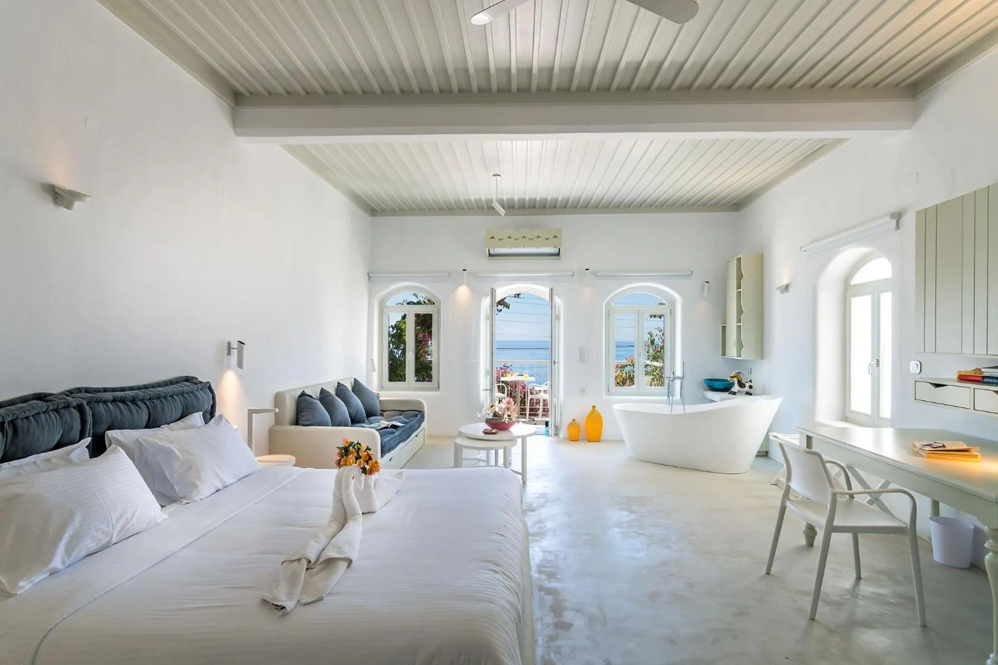 Photo of the whole room, Bed in Samaria by the Sea