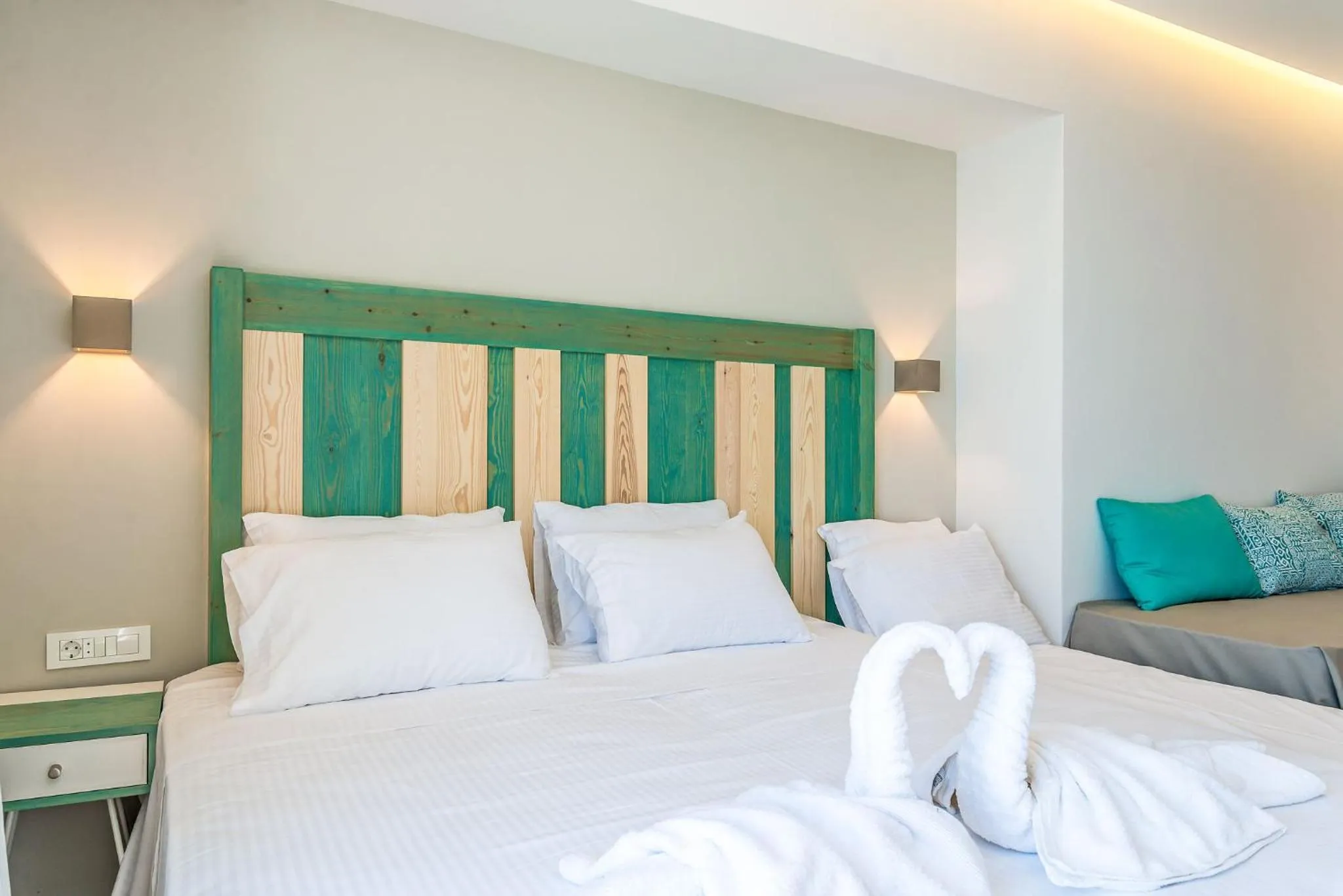 Bed in Samaria by the Sea