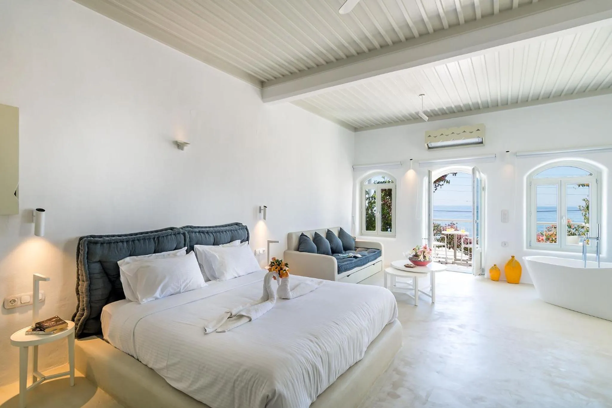 Bed in Samaria by the Sea