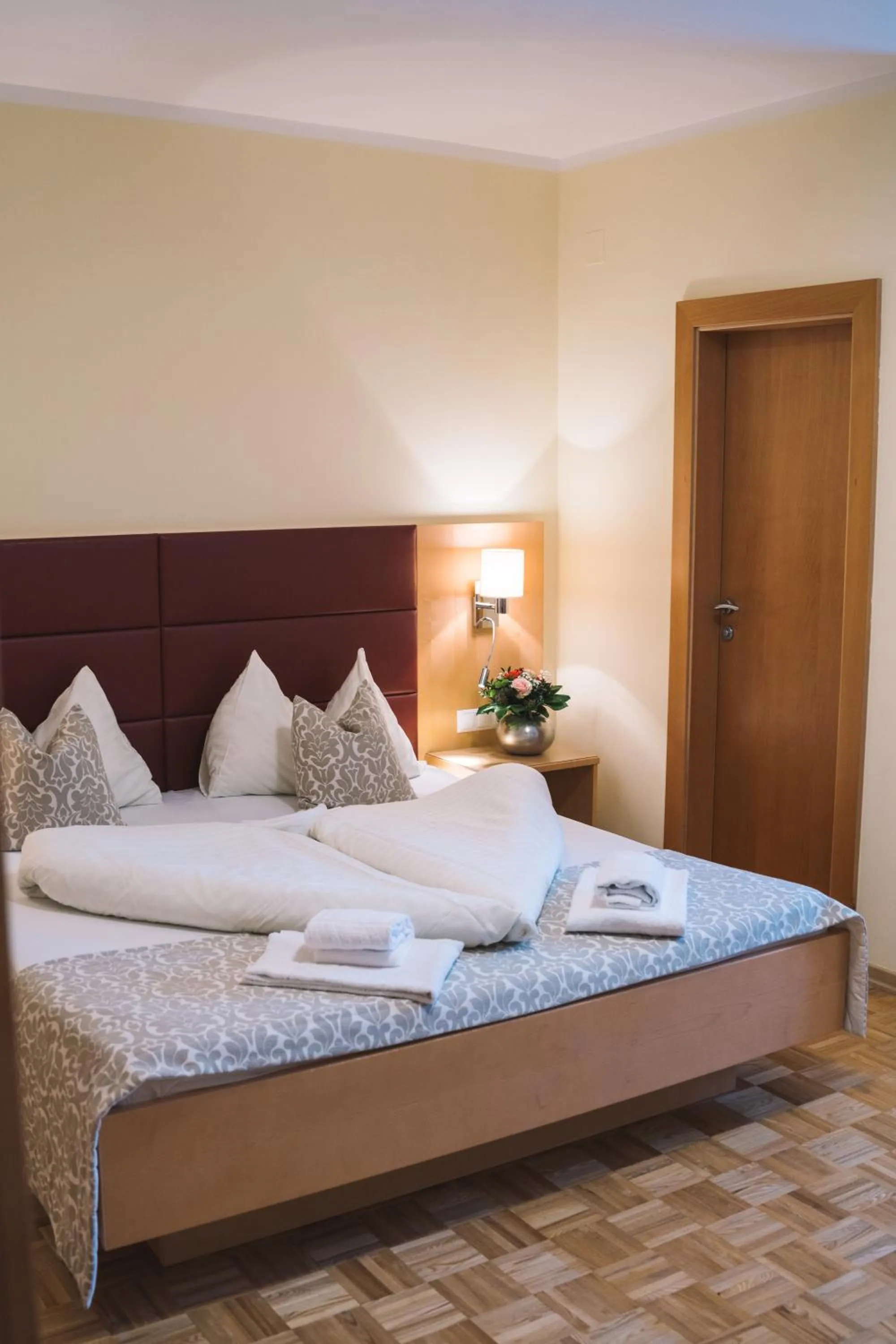 Bedroom, Bed in Hotel Restaurant Thadeushof