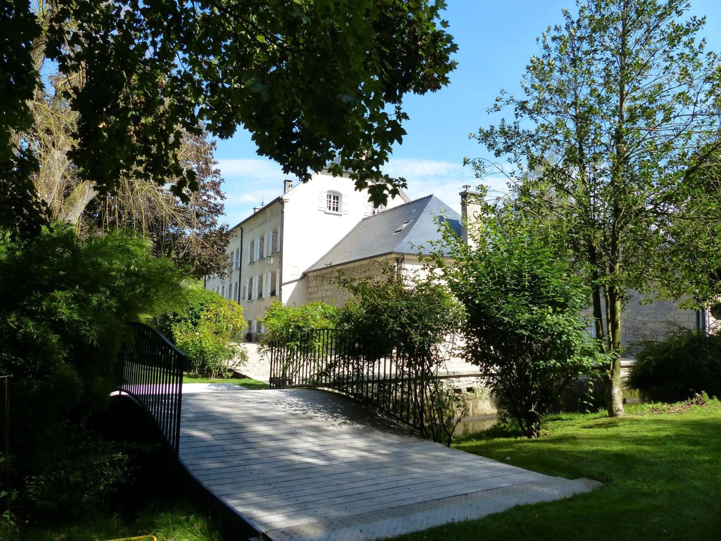 Property building in Moulin Royale