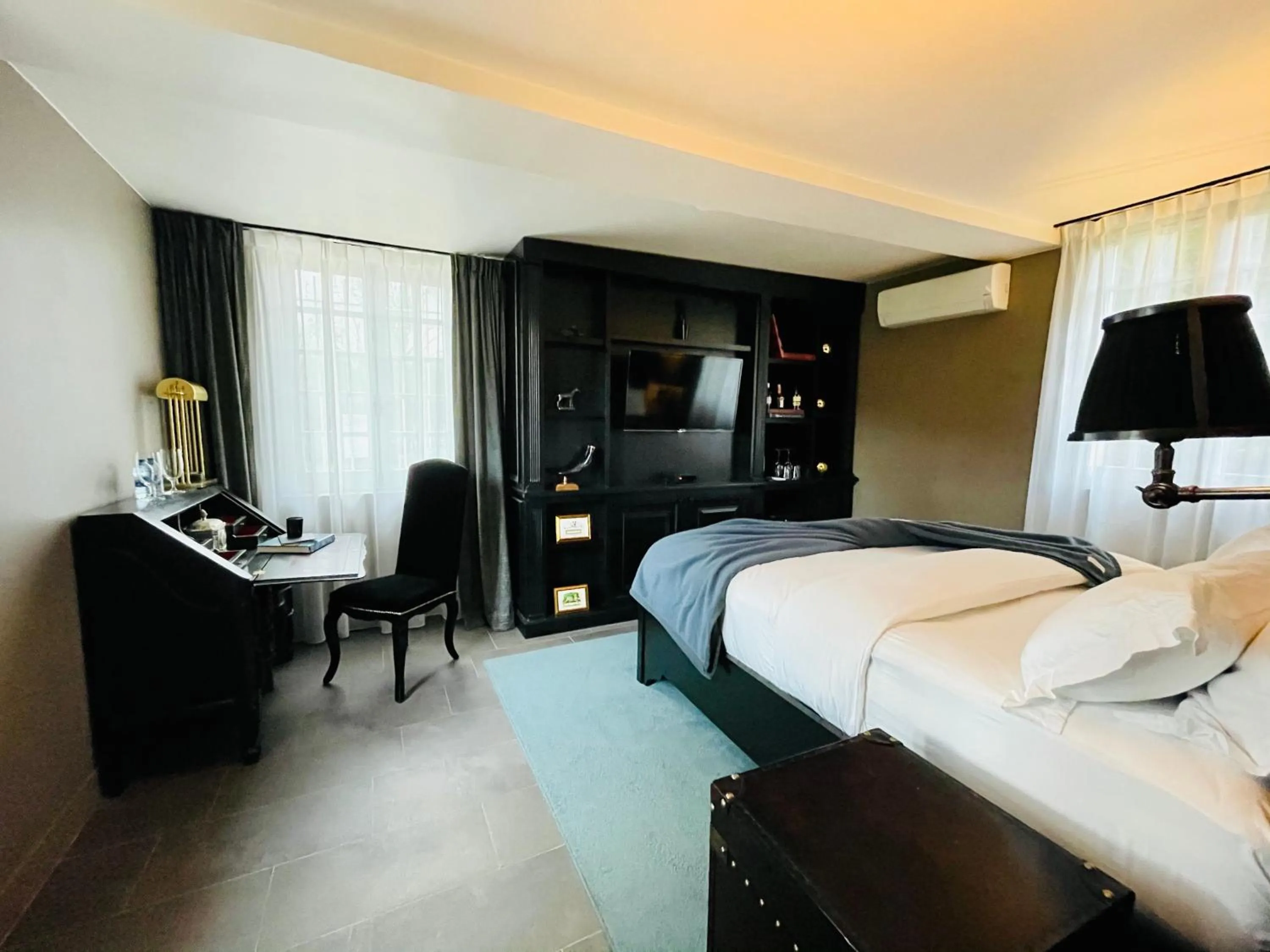 Bed in Moulin Royale