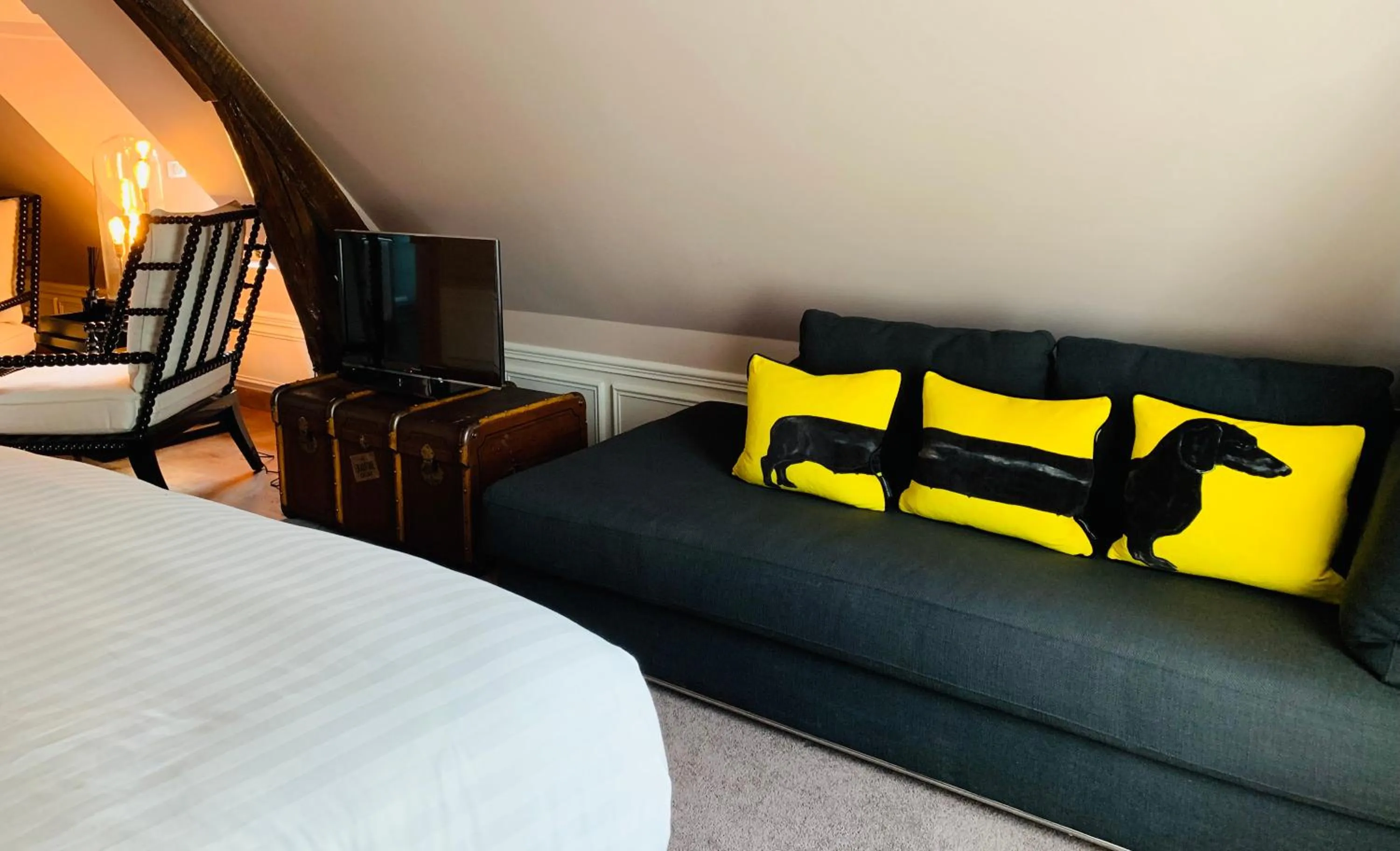 Living room, Bed in Moulin Royale