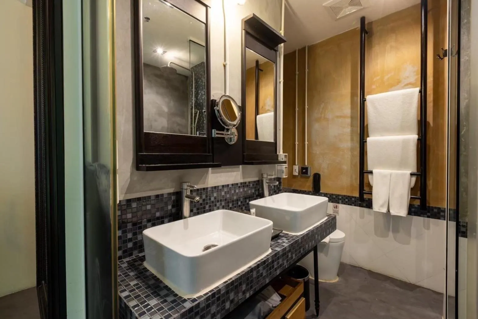 Toilet in Pattaya Modus Beachfront Resort