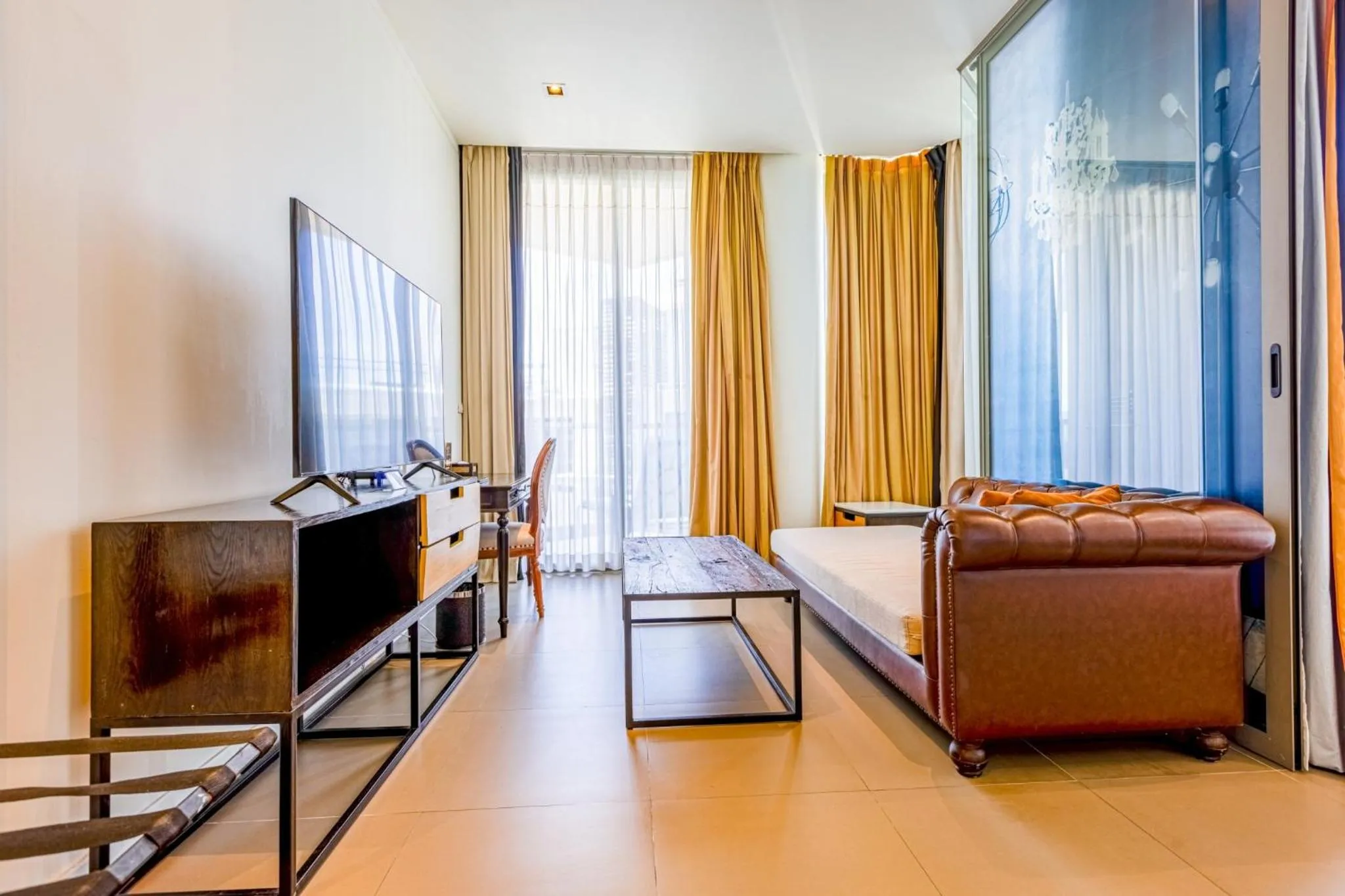 Living room, Bed in Pattaya Modus Beachfront Resort