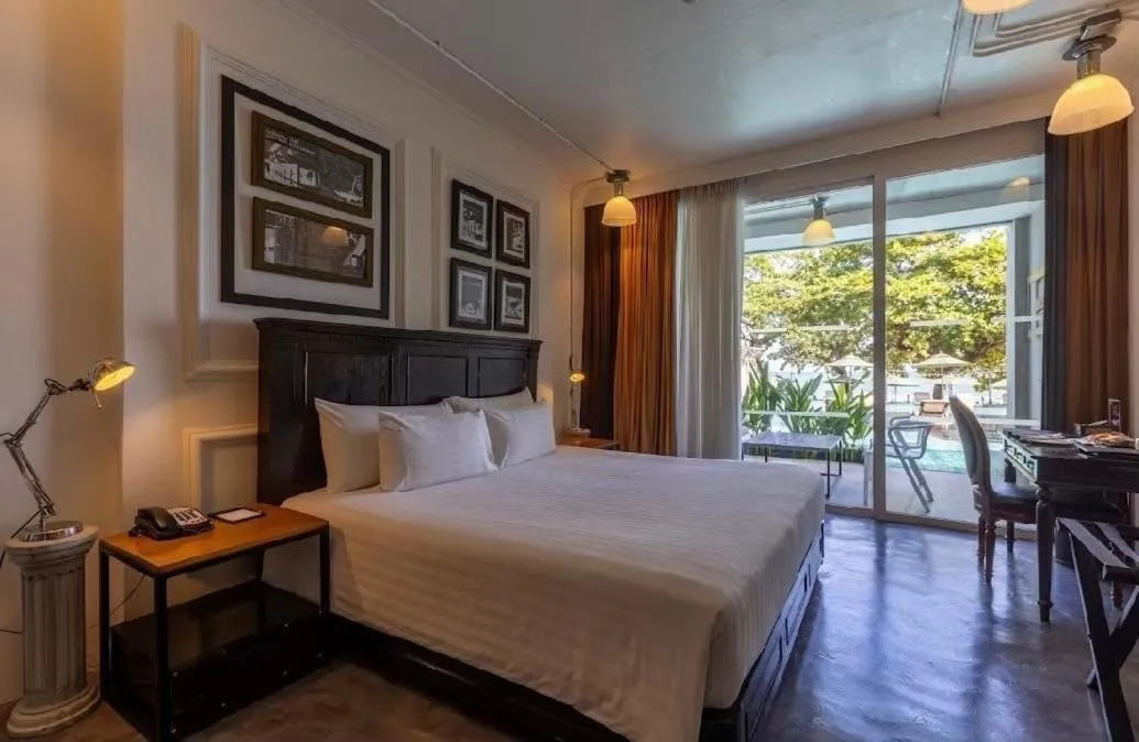 View (from property/room), Bed in Pattaya Modus Beachfront Resort