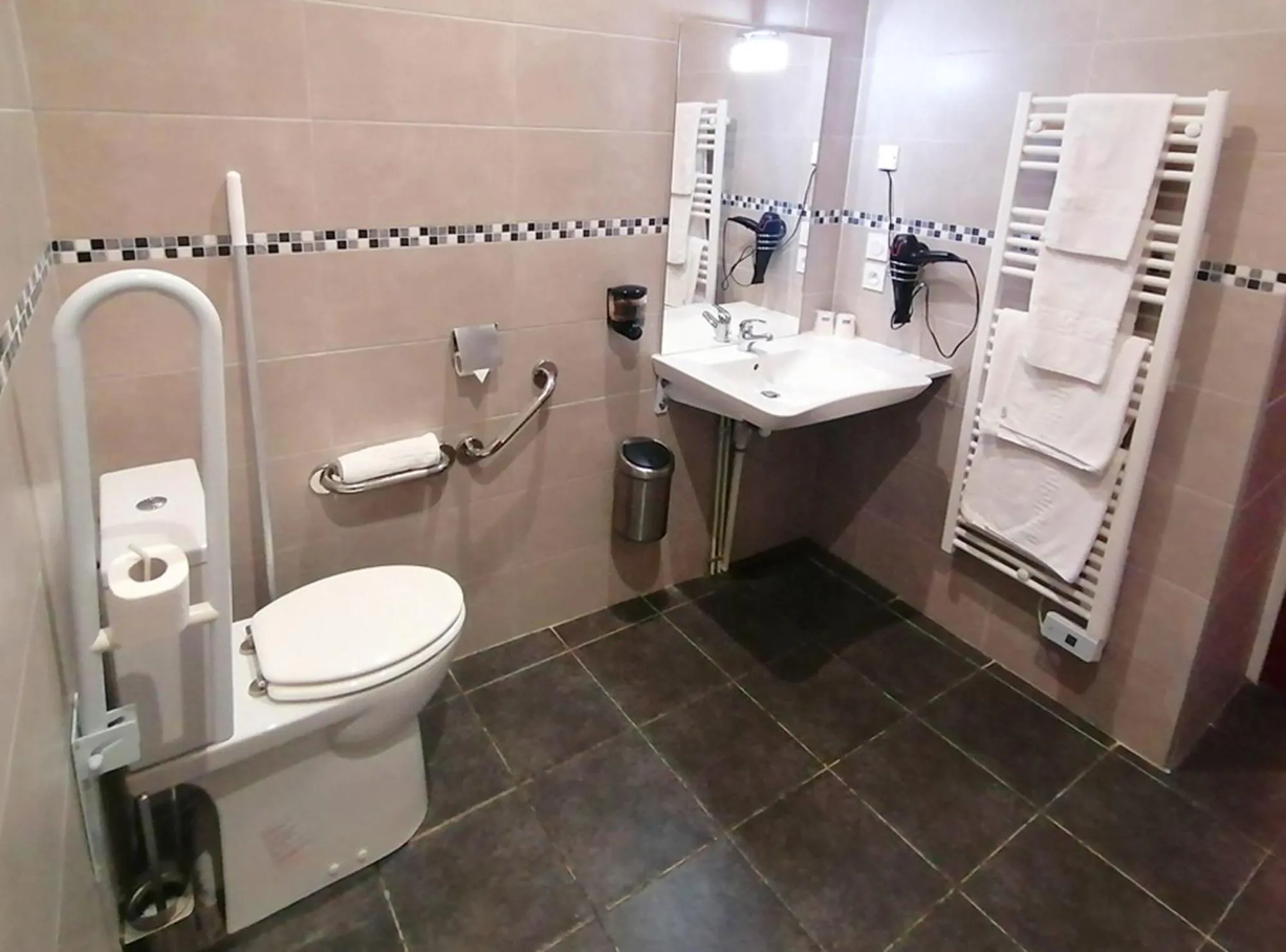 Bathroom in Hôtel Le Dormeux