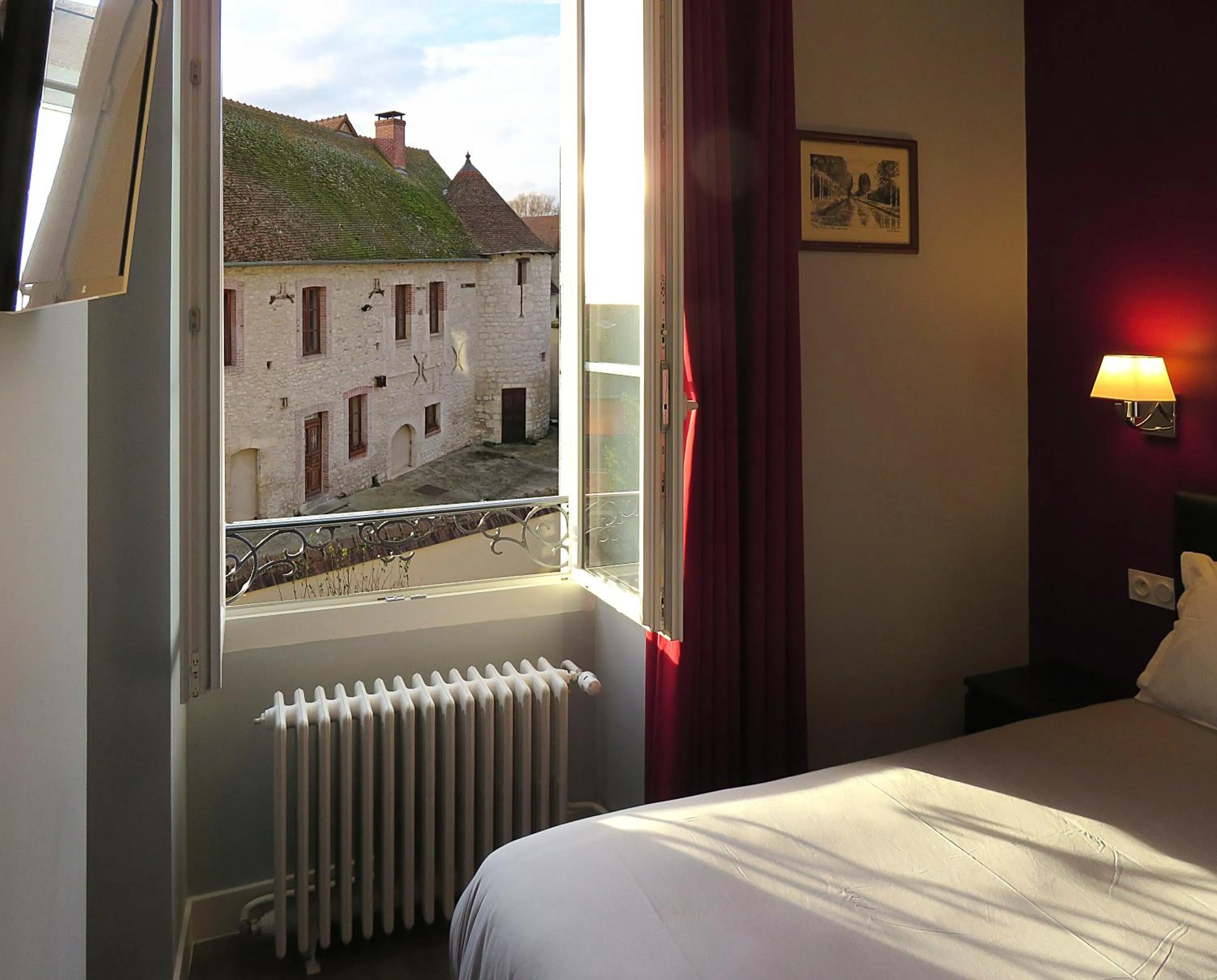 Nearby landmark, Bed in Hôtel Le Dormeux