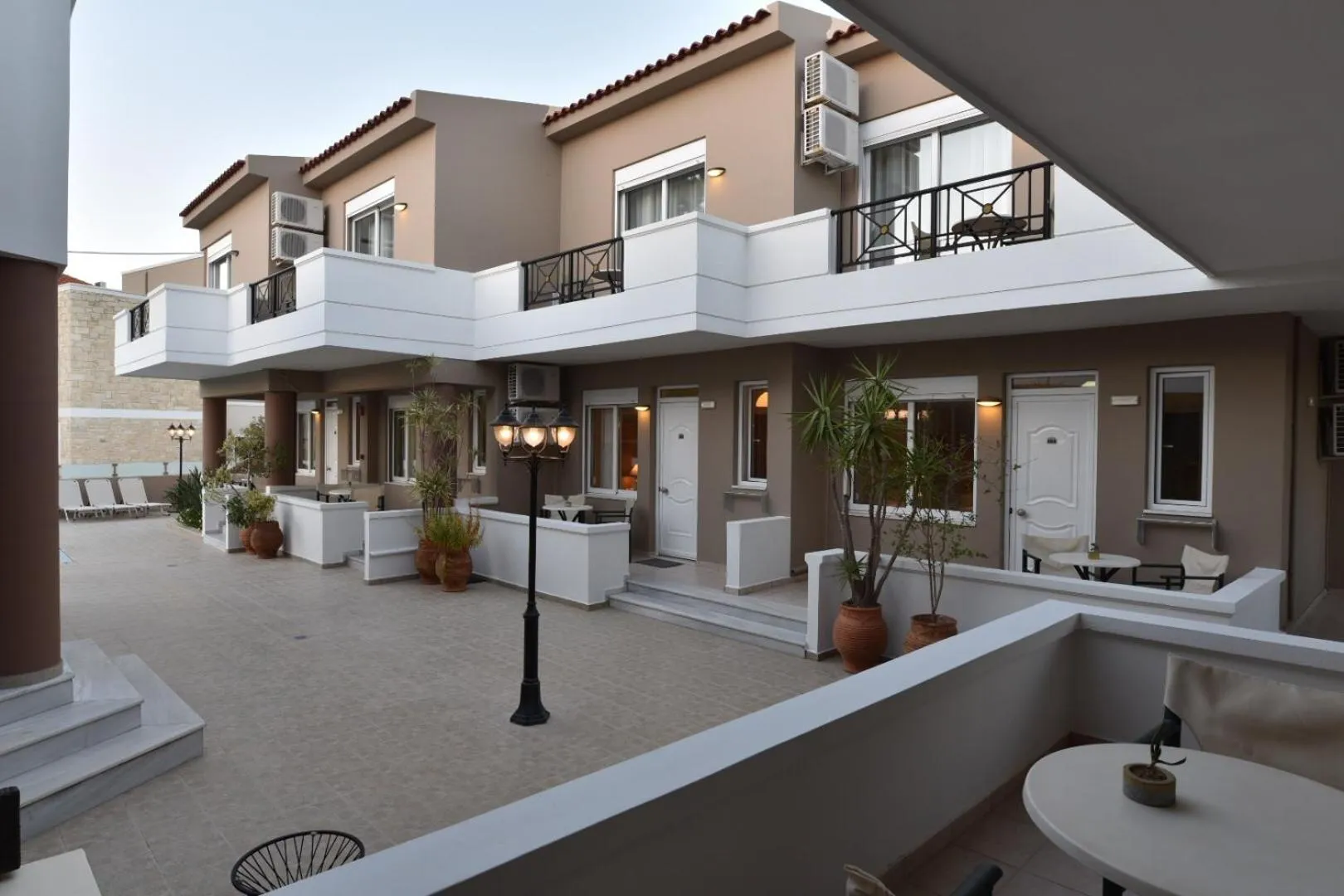 Area and facilities in Okeanis II