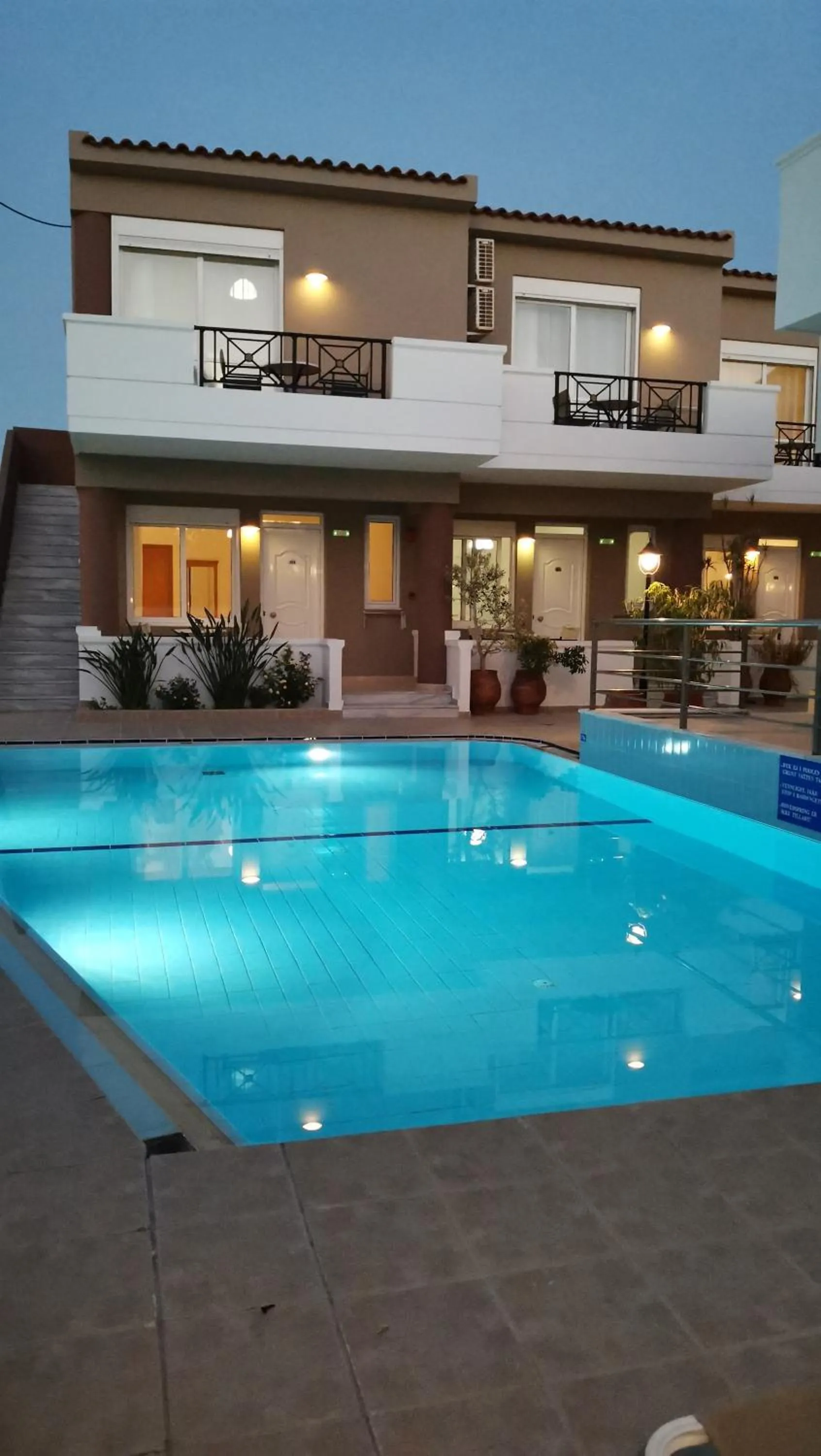 Swimming pool in Okeanis II