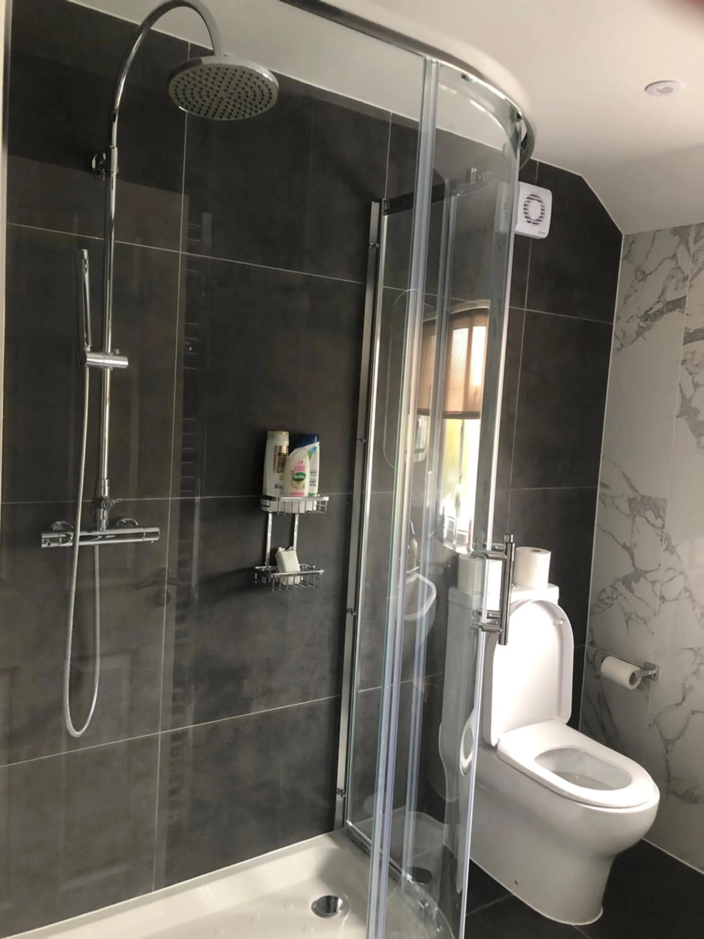 Shower in South Avenue B&B