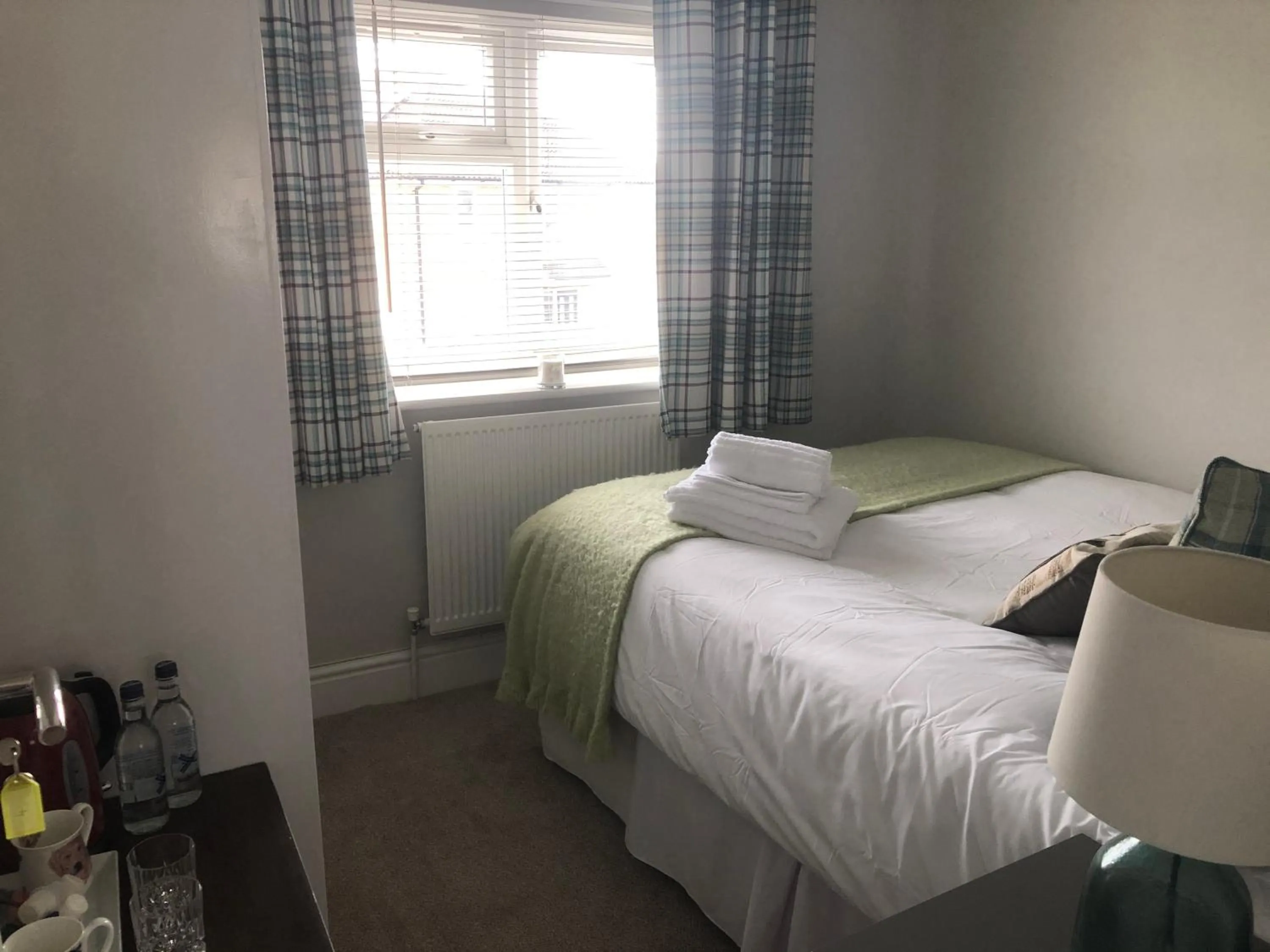 Photo of the whole room, Bed in South Avenue B&B