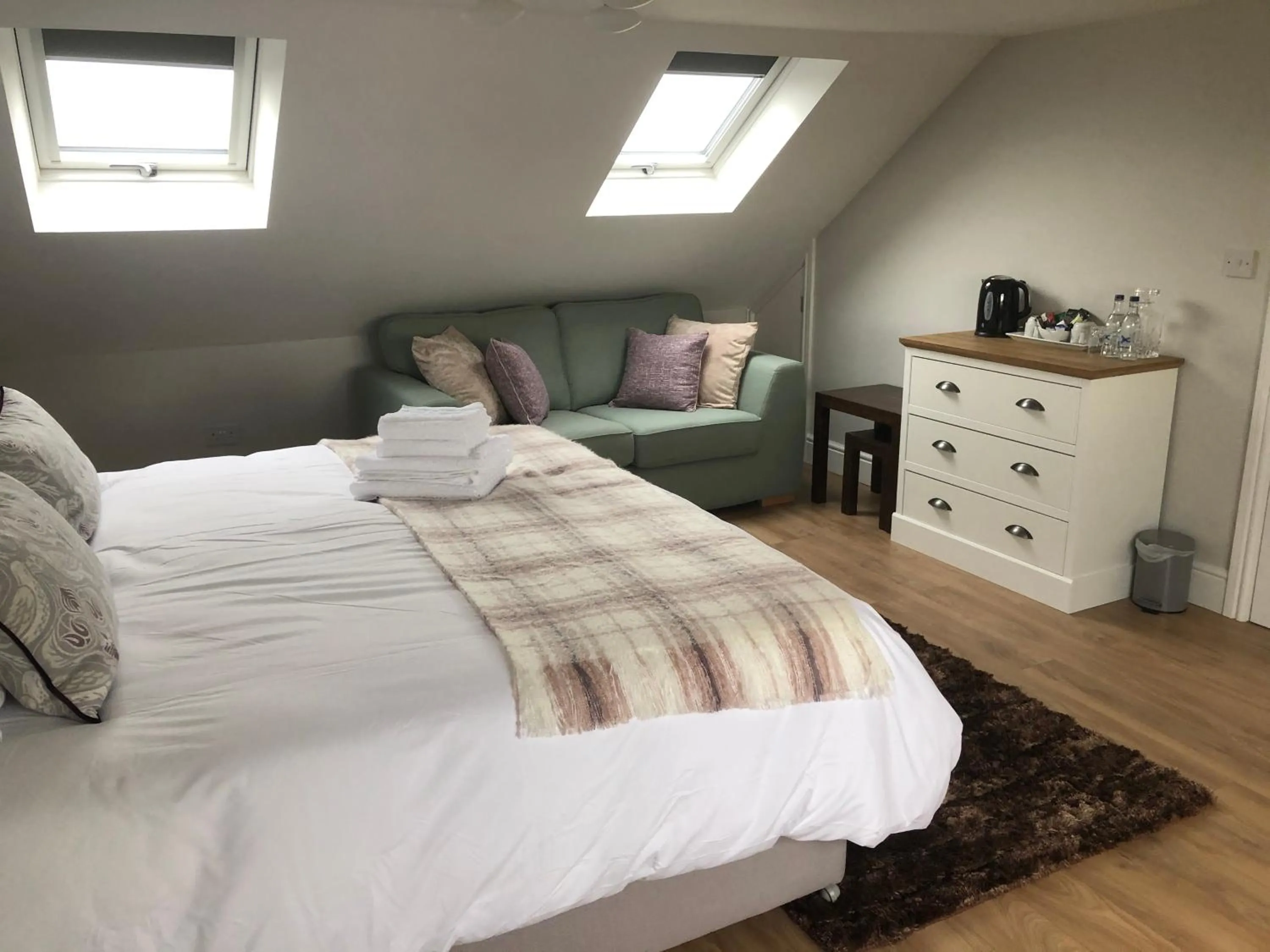 Photo of the whole room, Bed in South Avenue B&B