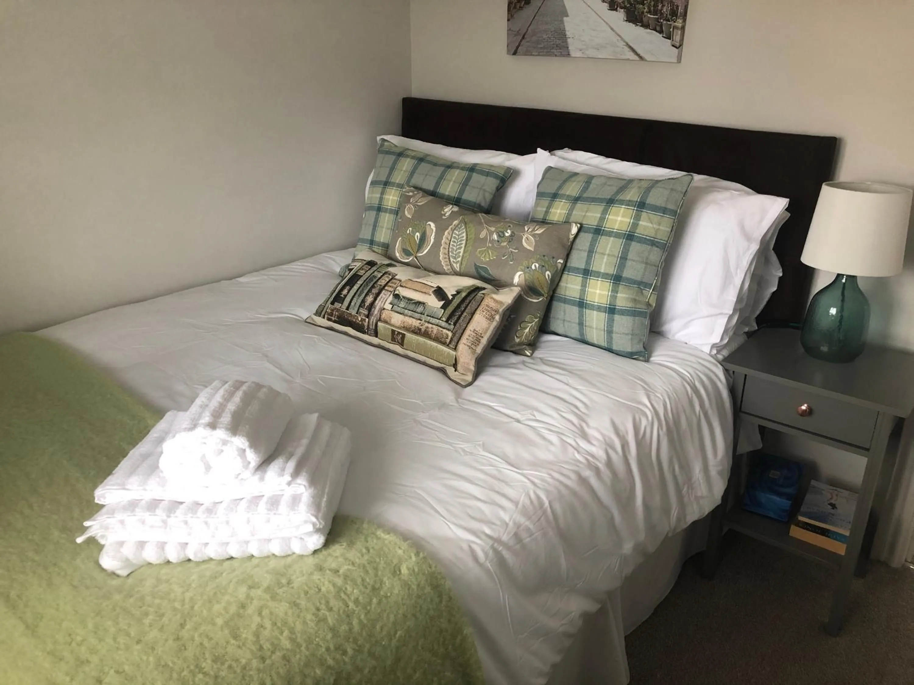 Photo of the whole room, Bed in South Avenue B&B