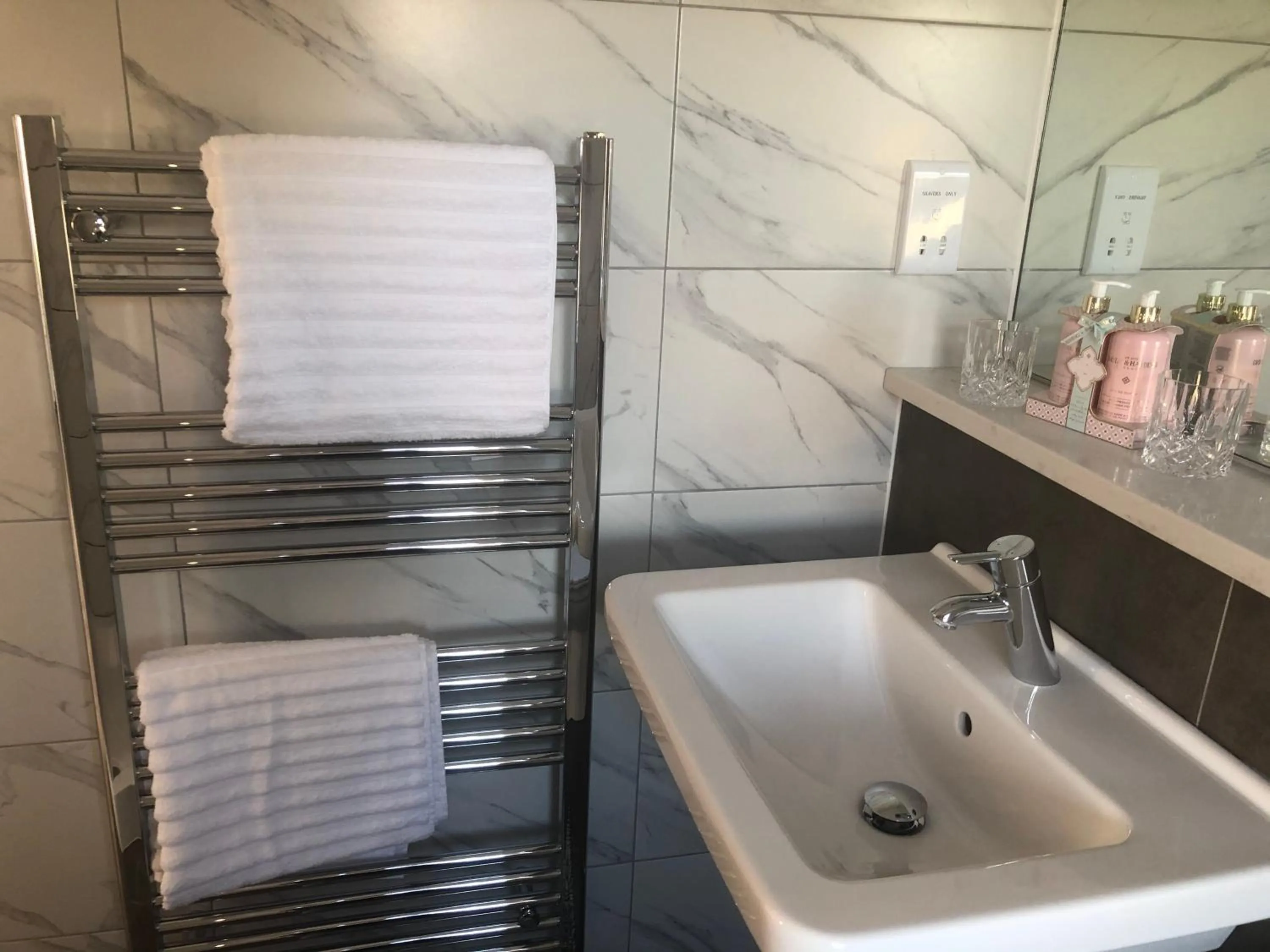 Bathroom in South Avenue B&B