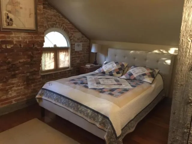 Bed in Willard Richards Inn