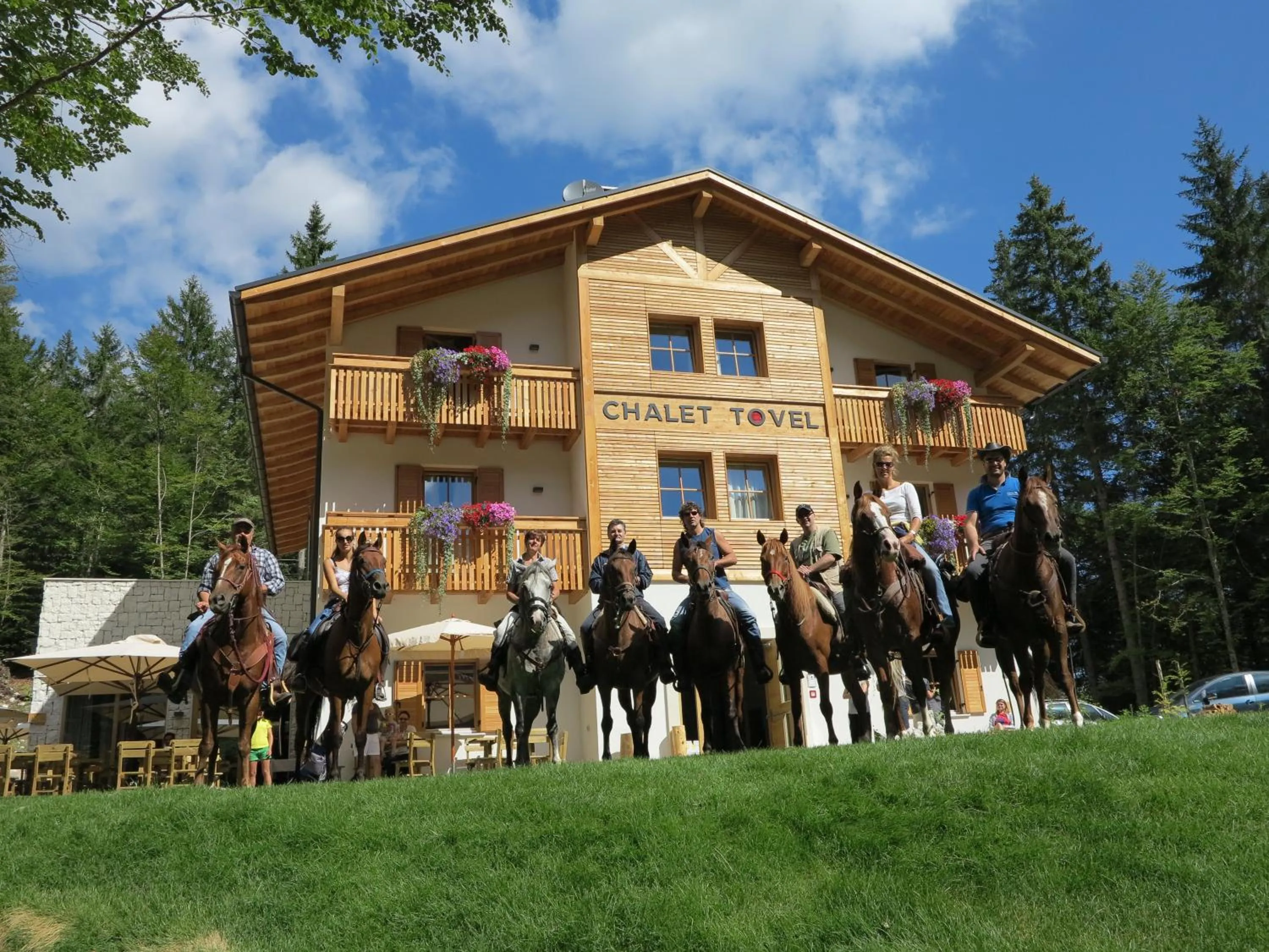 Garden in Chalet Tovel - Mountain Lake
