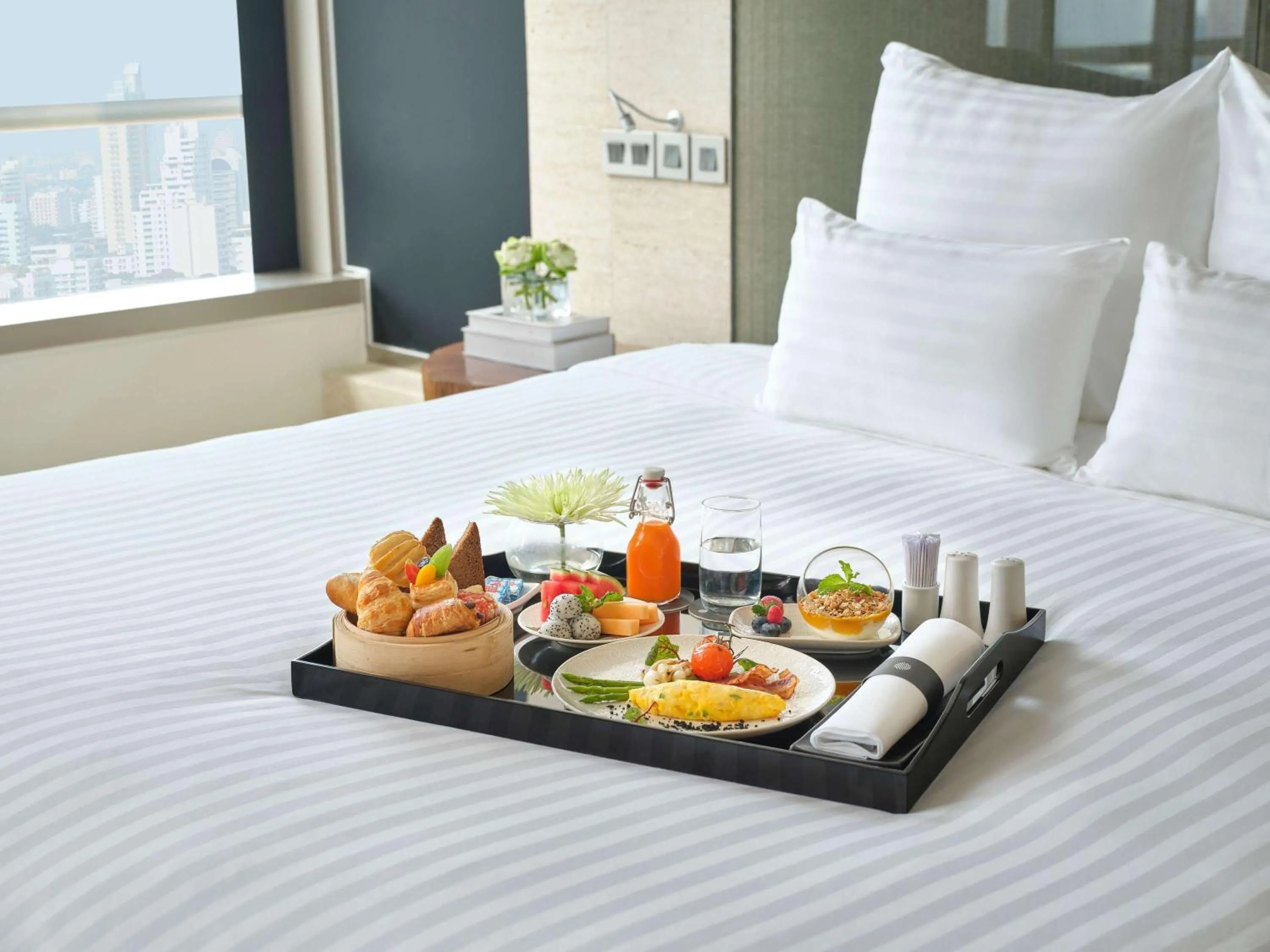 Food and drinks, Bed in Pullman Saigon Centre