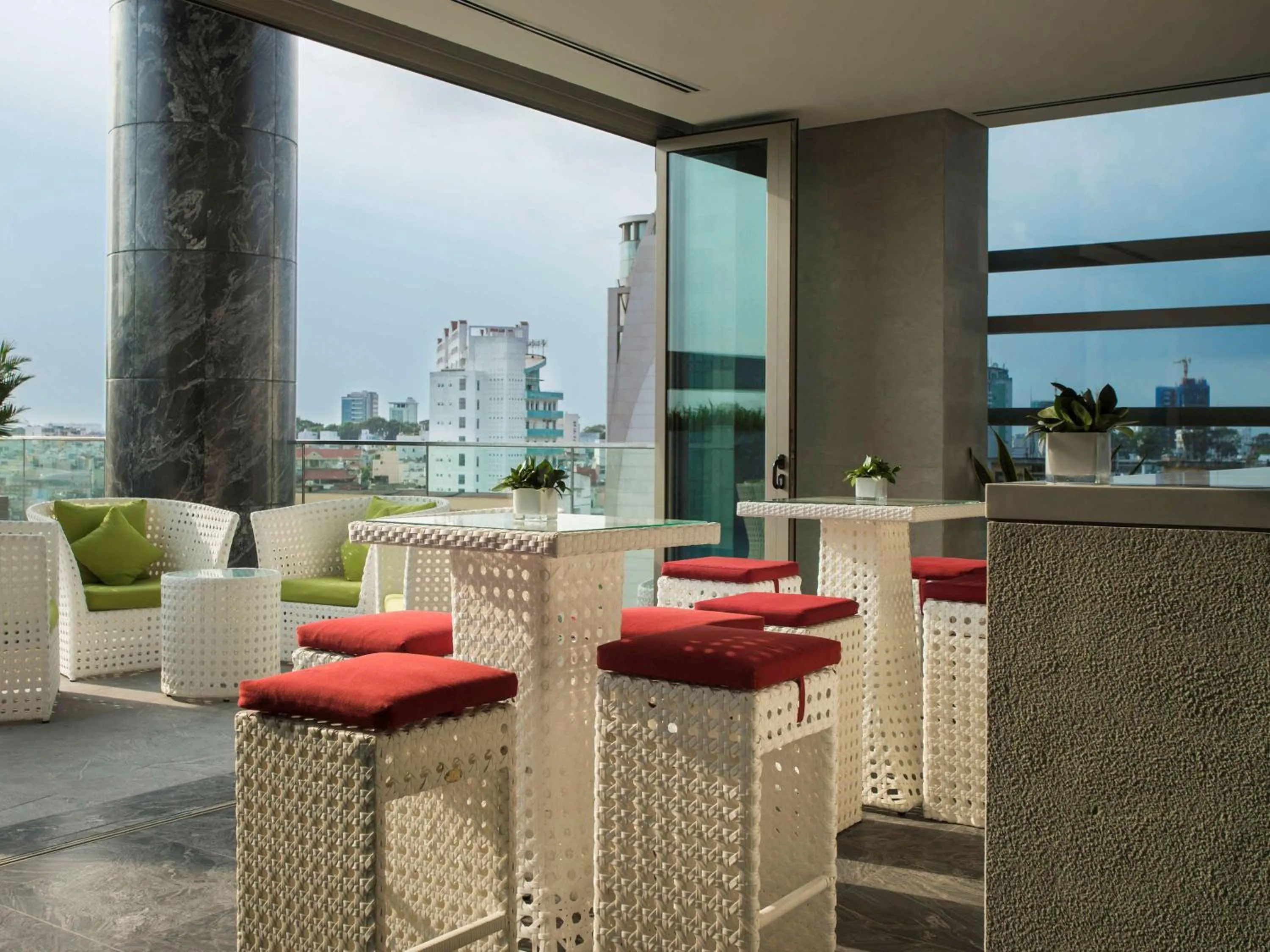 Lounge or bar in Pullman Saigon Centre
