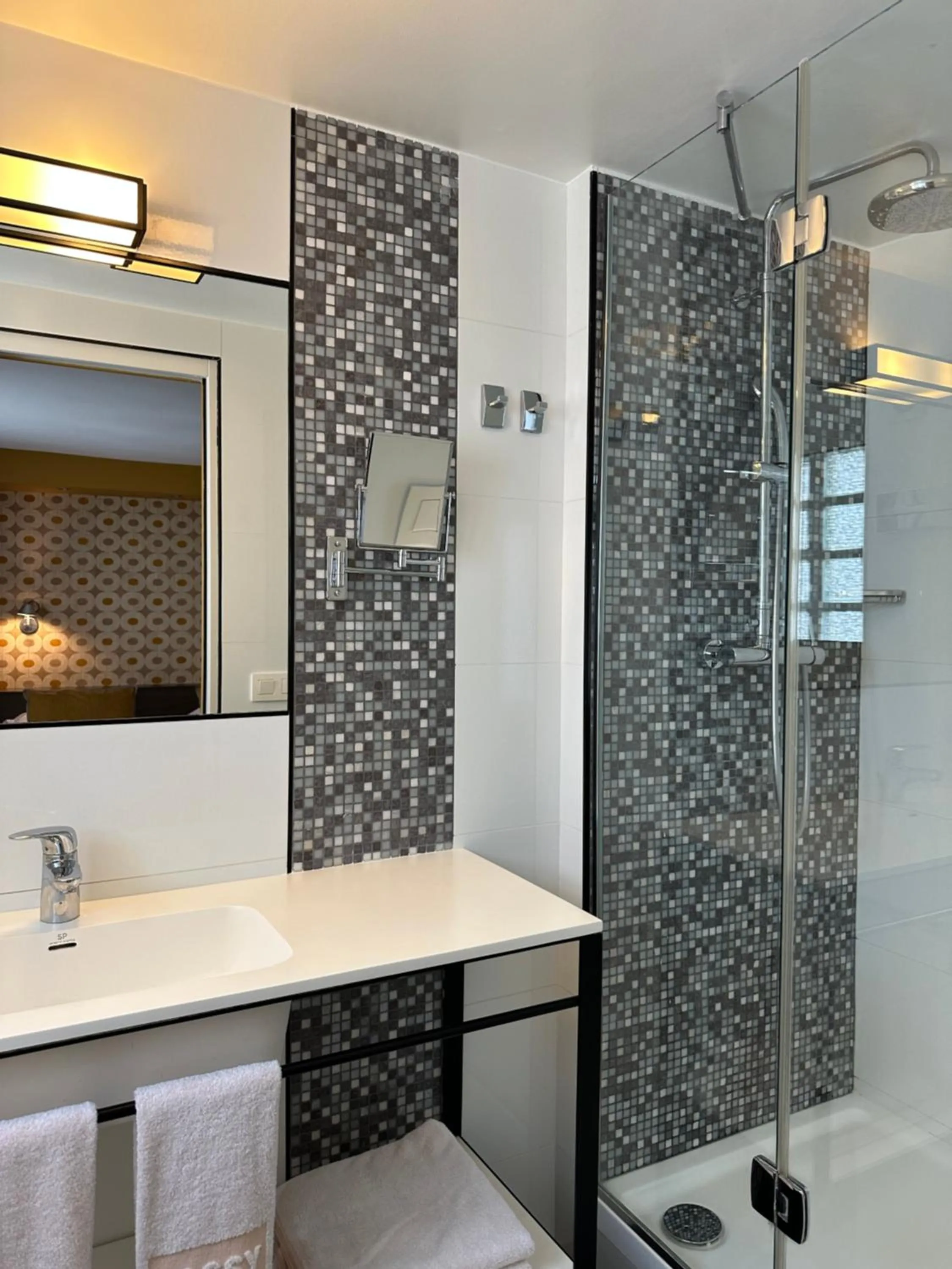 Bathroom in Passy Eiffel