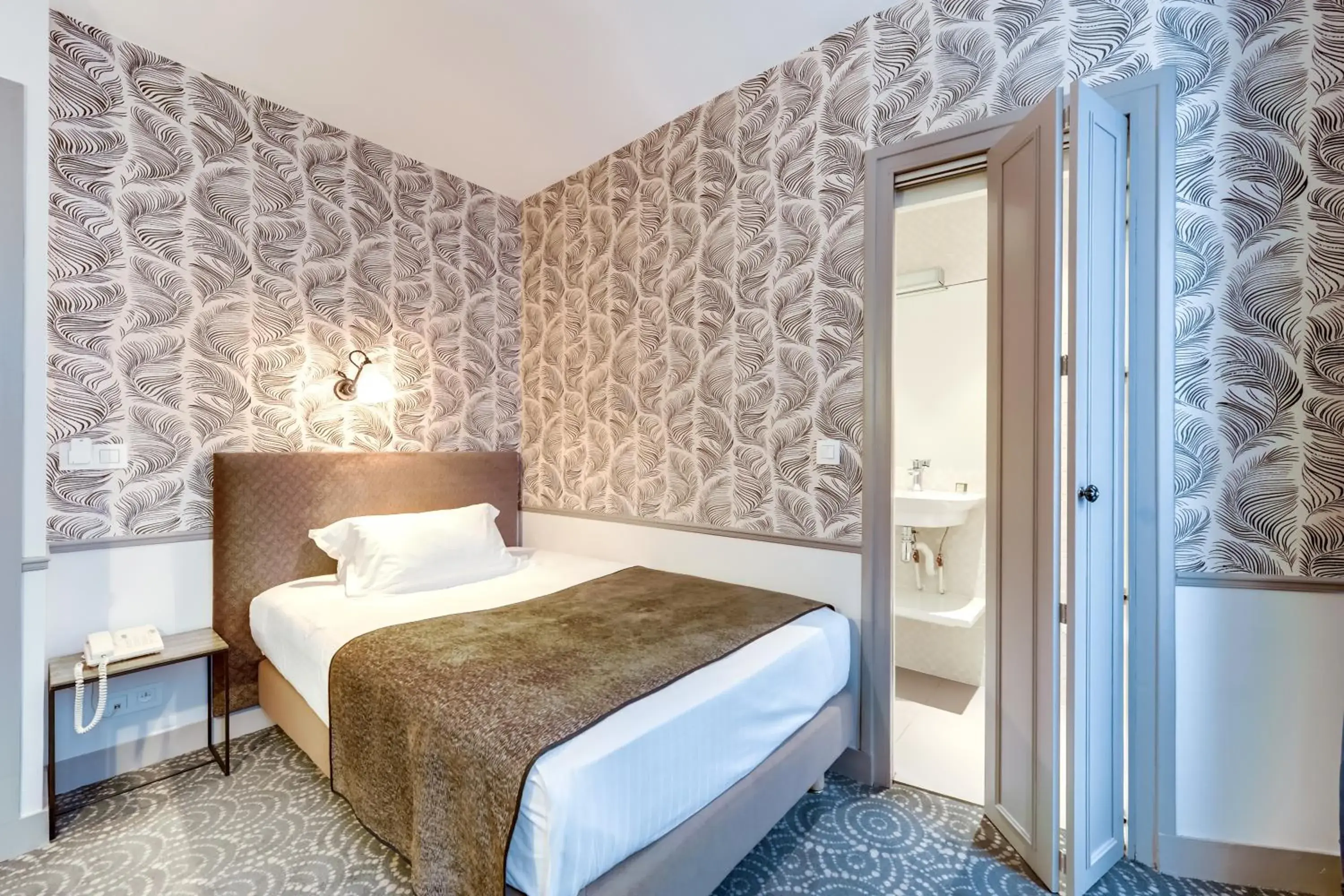 Standard Single Room in Passy Eiffel Standard Single Room in Passy Eiffel