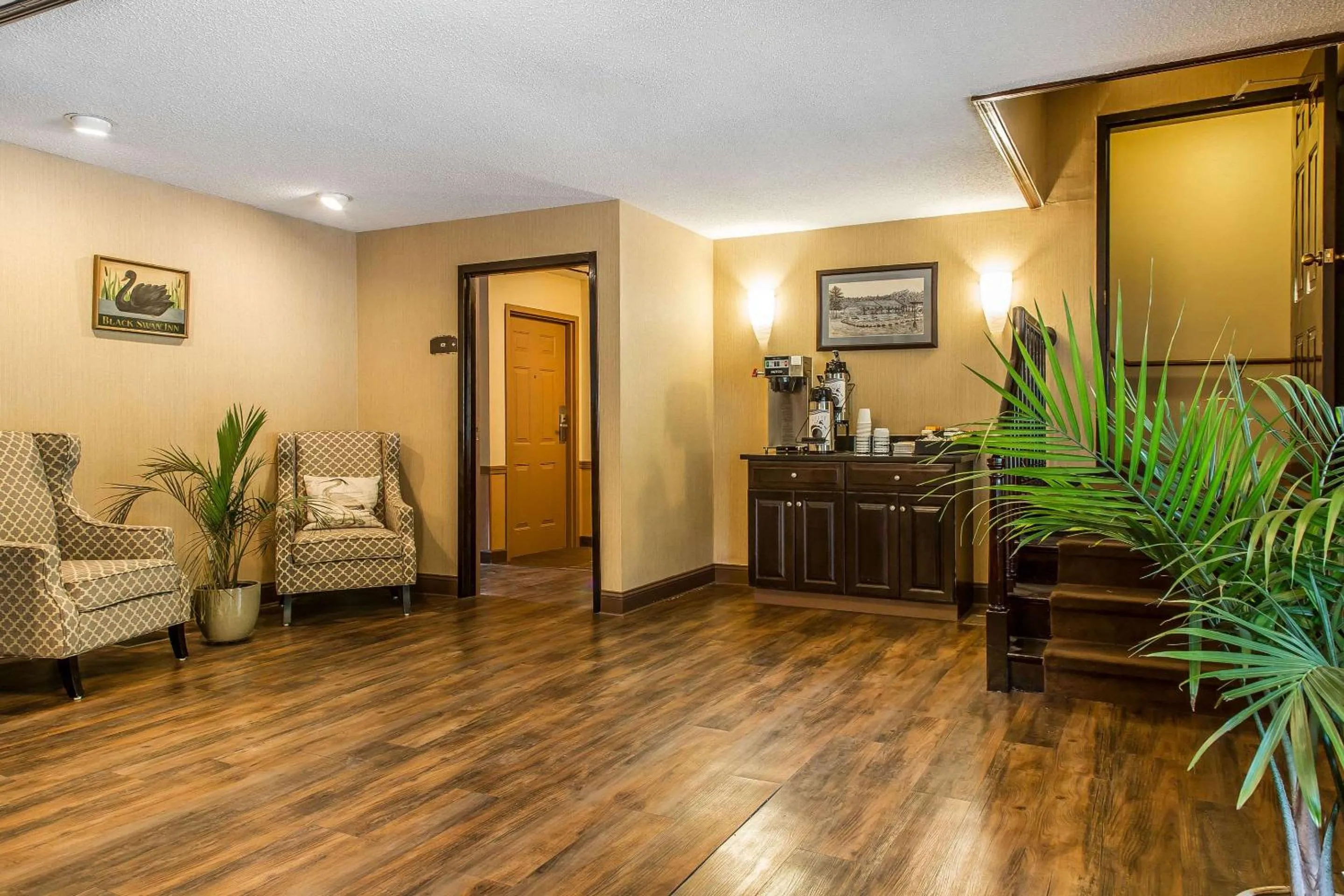 Lobby or reception in The Black Swan Lee - Lenox, an Ascend Collection Hotel