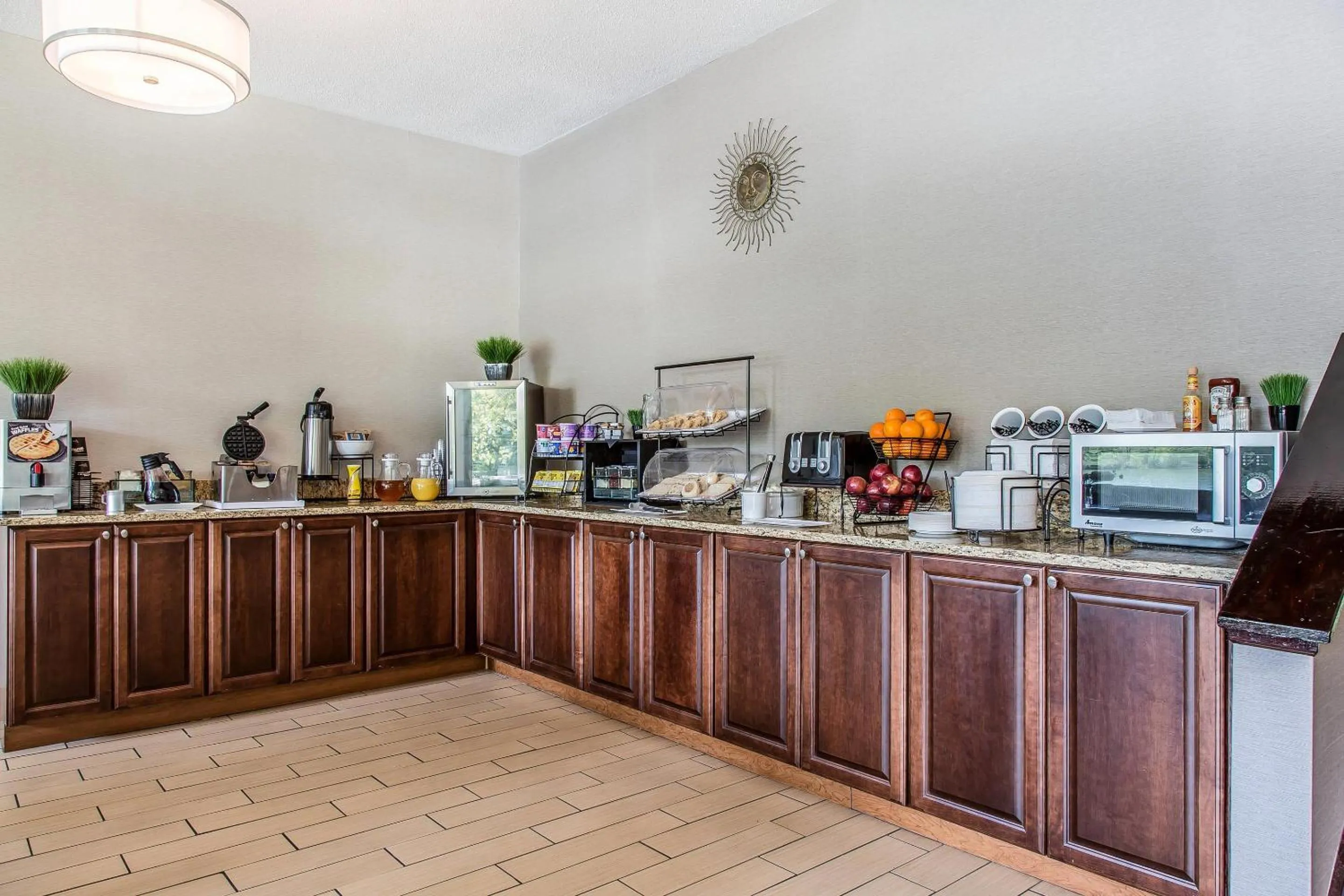 Breakfast in The Black Swan Lee - Lenox, an Ascend Collection Hotel