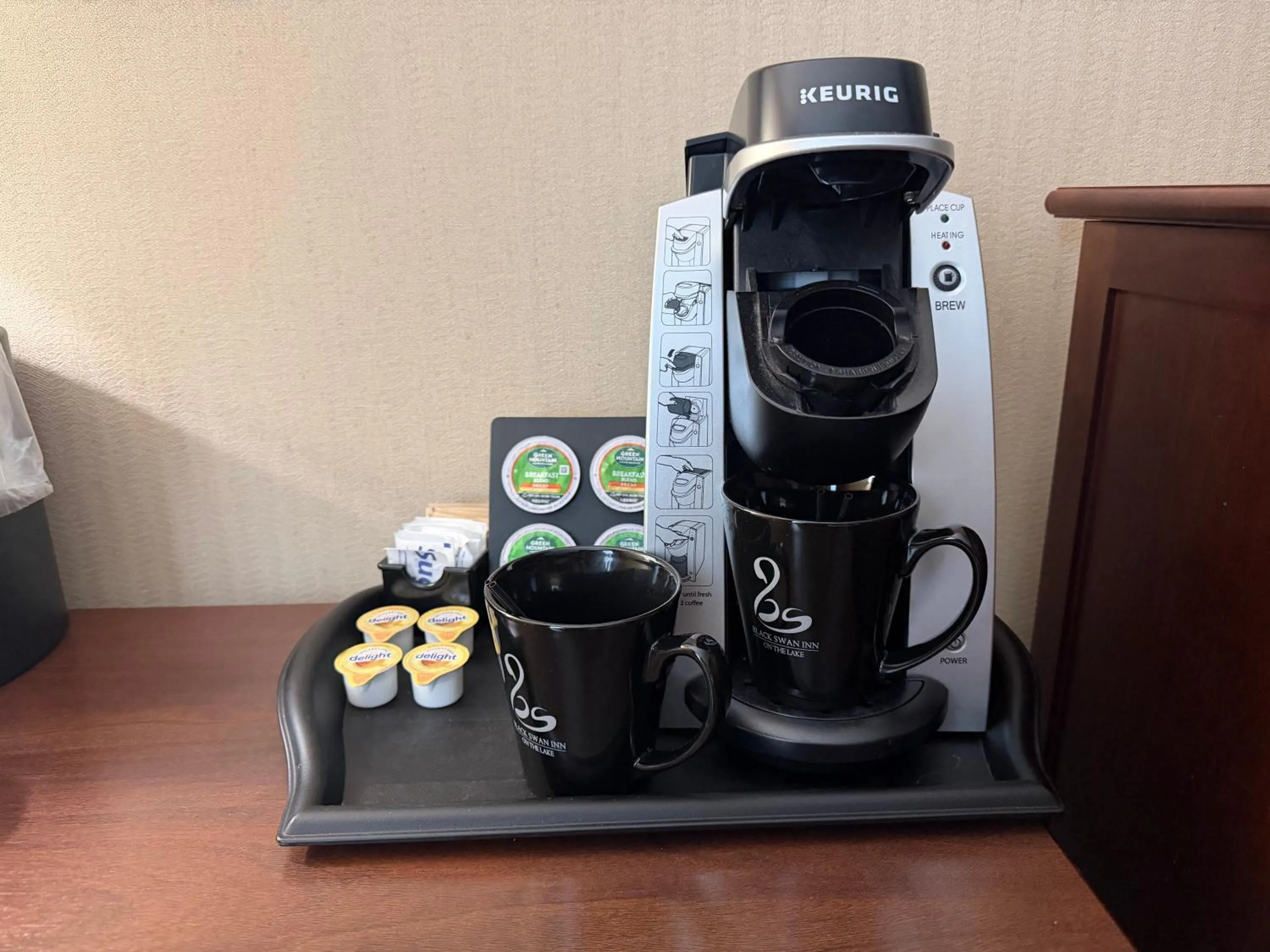 Coffee/tea facilities in The Black Swan Lee - Lenox, an Ascend Collection Hotel