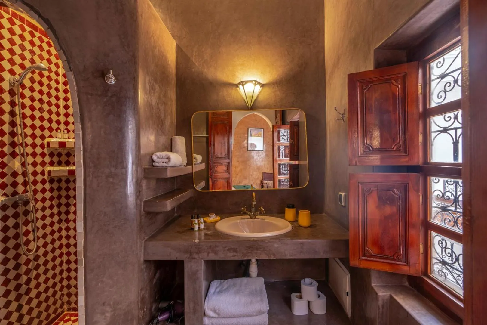 Shower in Riad Saba