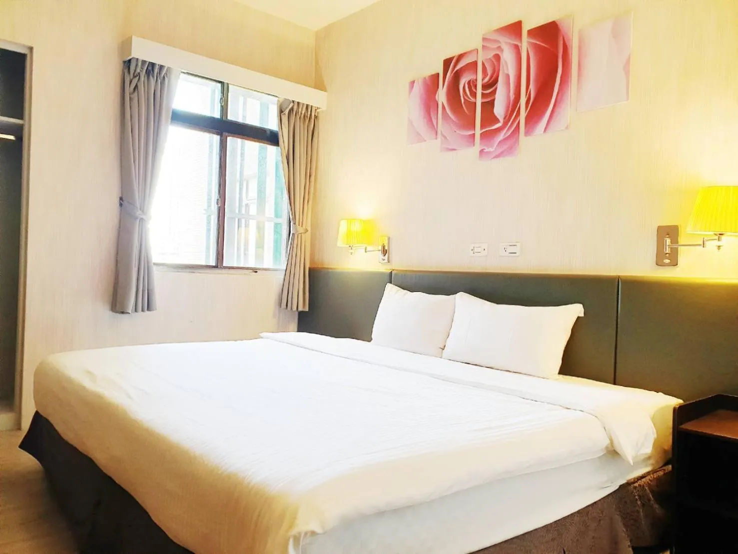 Bedroom, Bed in Walker Hotel - Sanchong