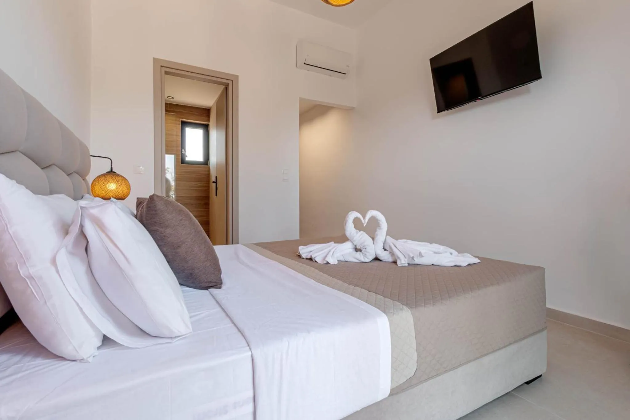 Bedroom, Bed in Ionian Arches