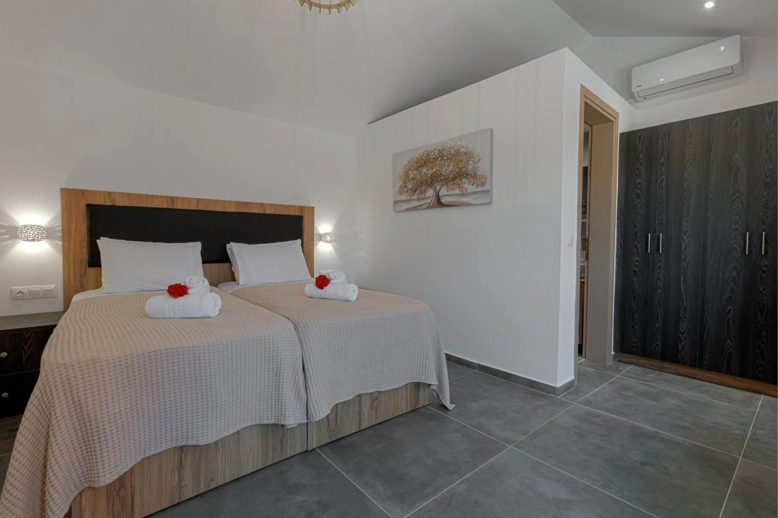 Bedroom, Bed in Ionian Arches