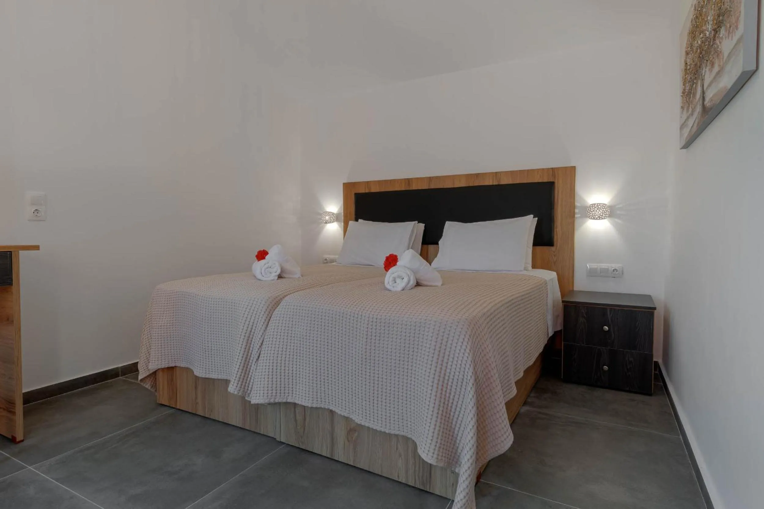 Bedroom, Bed in Ionian Arches