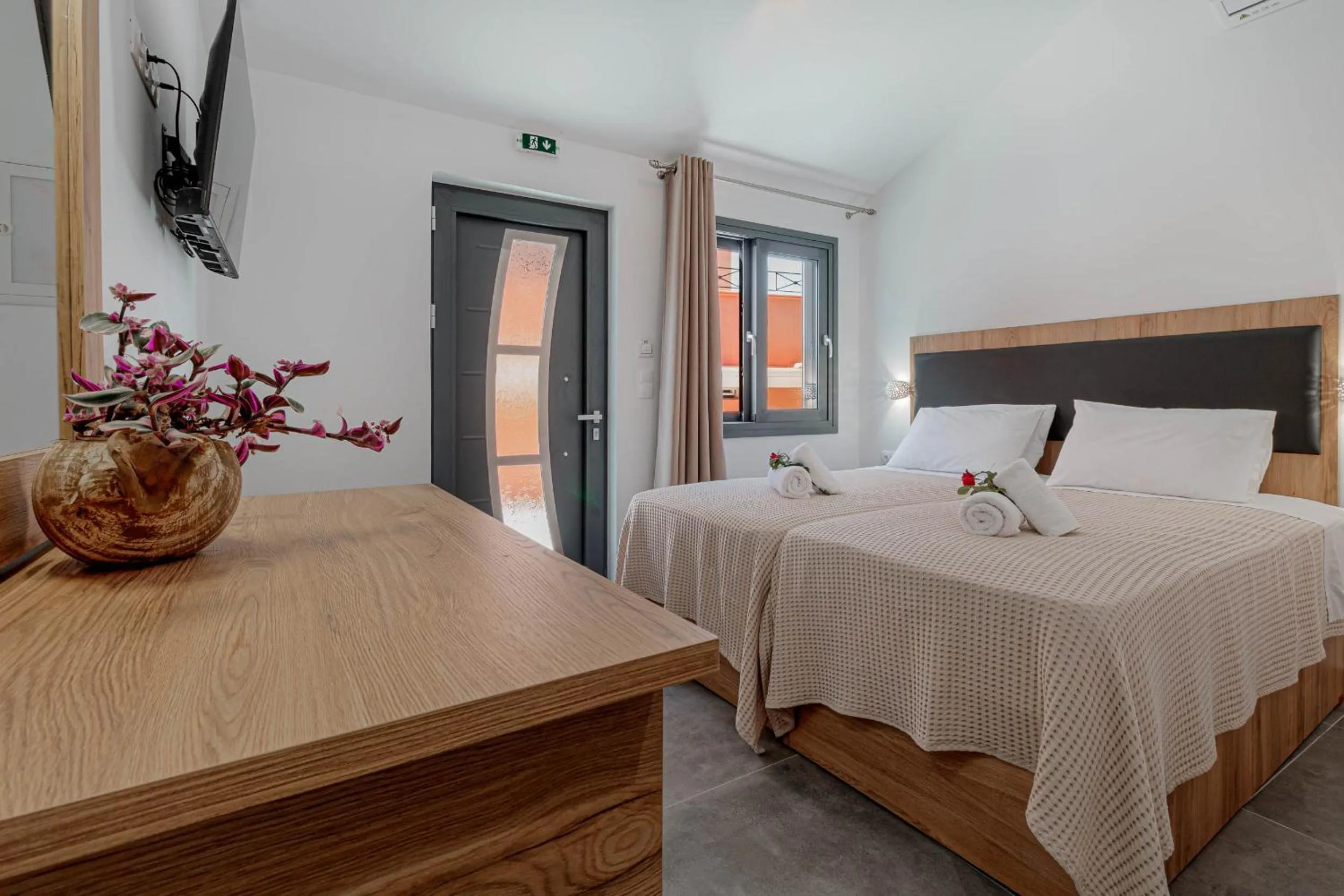 Bedroom, Bed in Ionian Arches