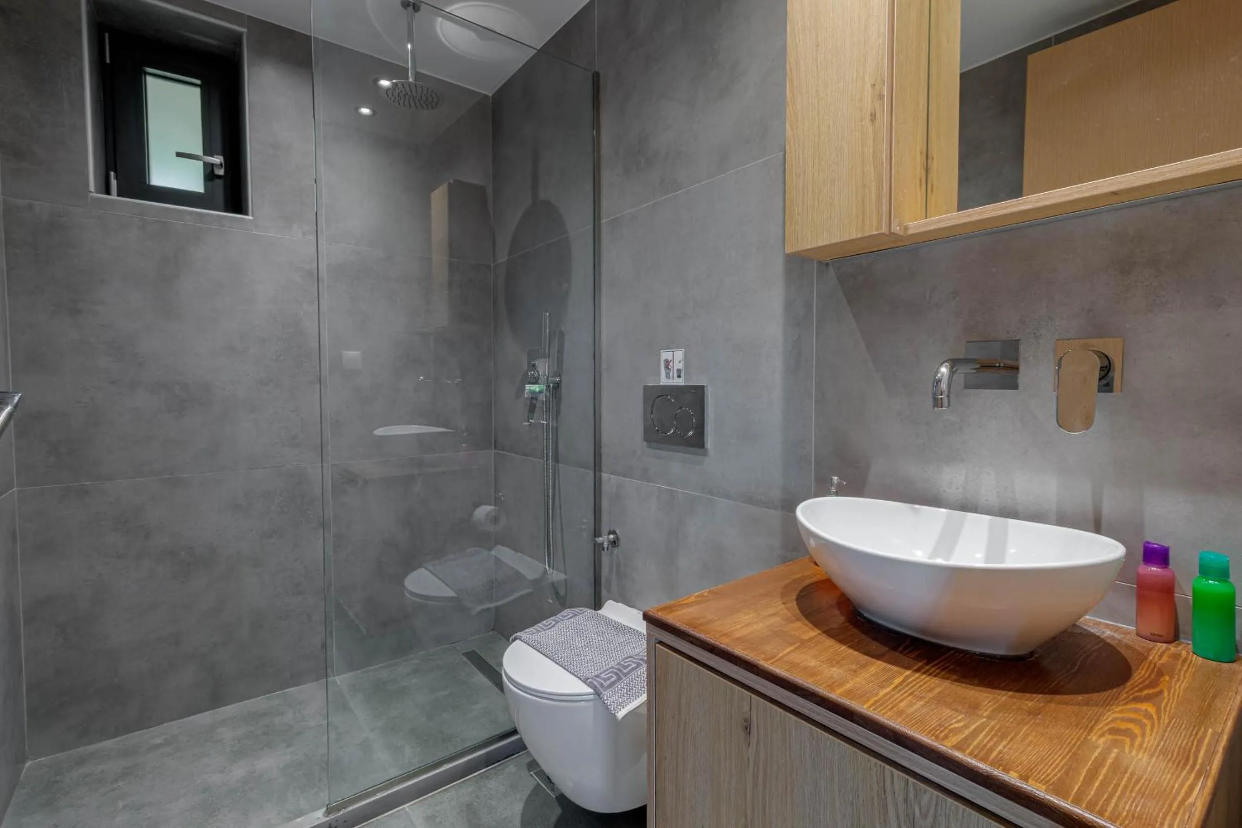 Shower in Ionian Arches