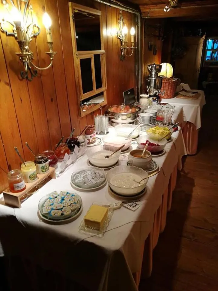 Buffet breakfast in Hotel Adler Garni