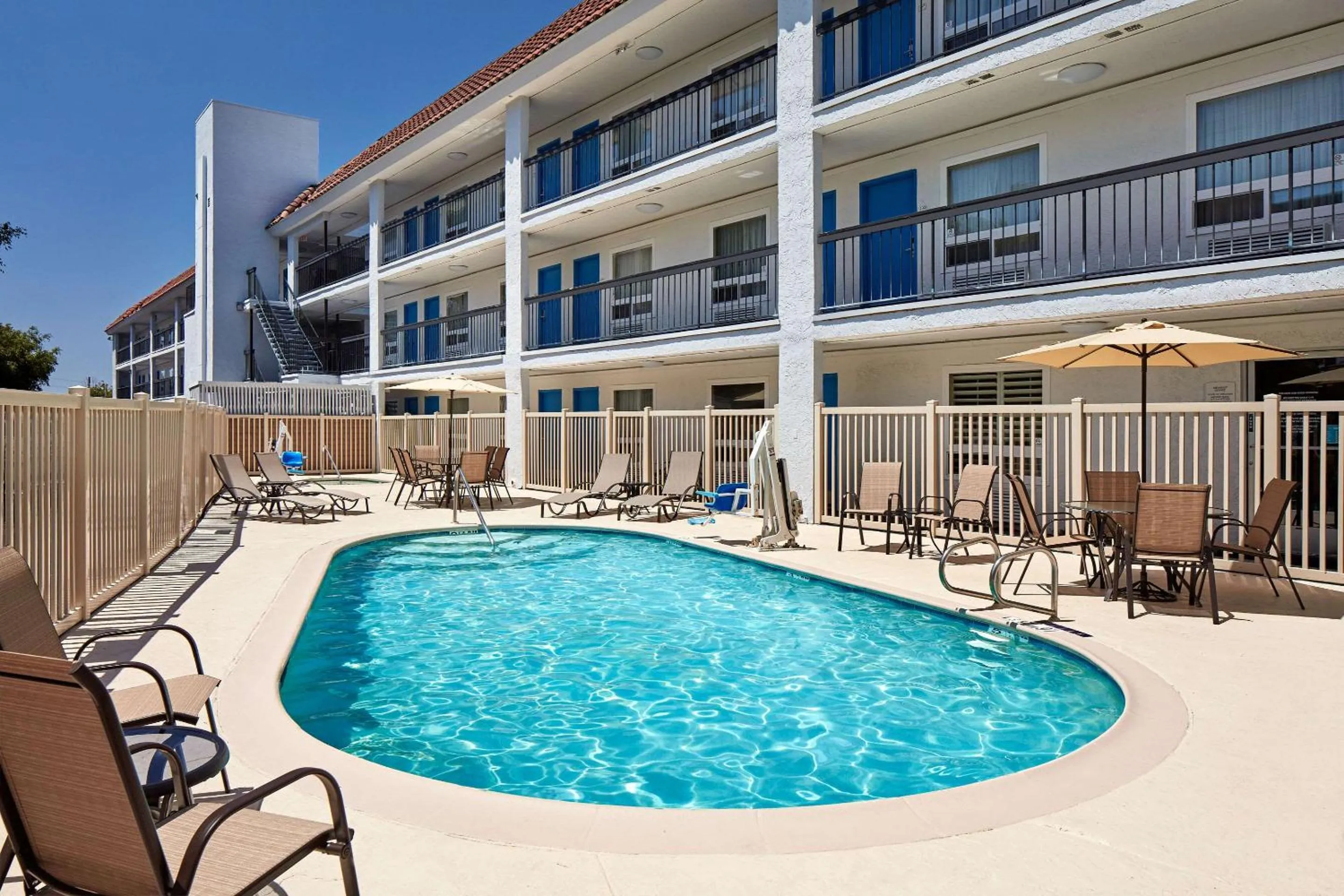 Swimming pool in Comfort Inn Encinitas Near Legoland
