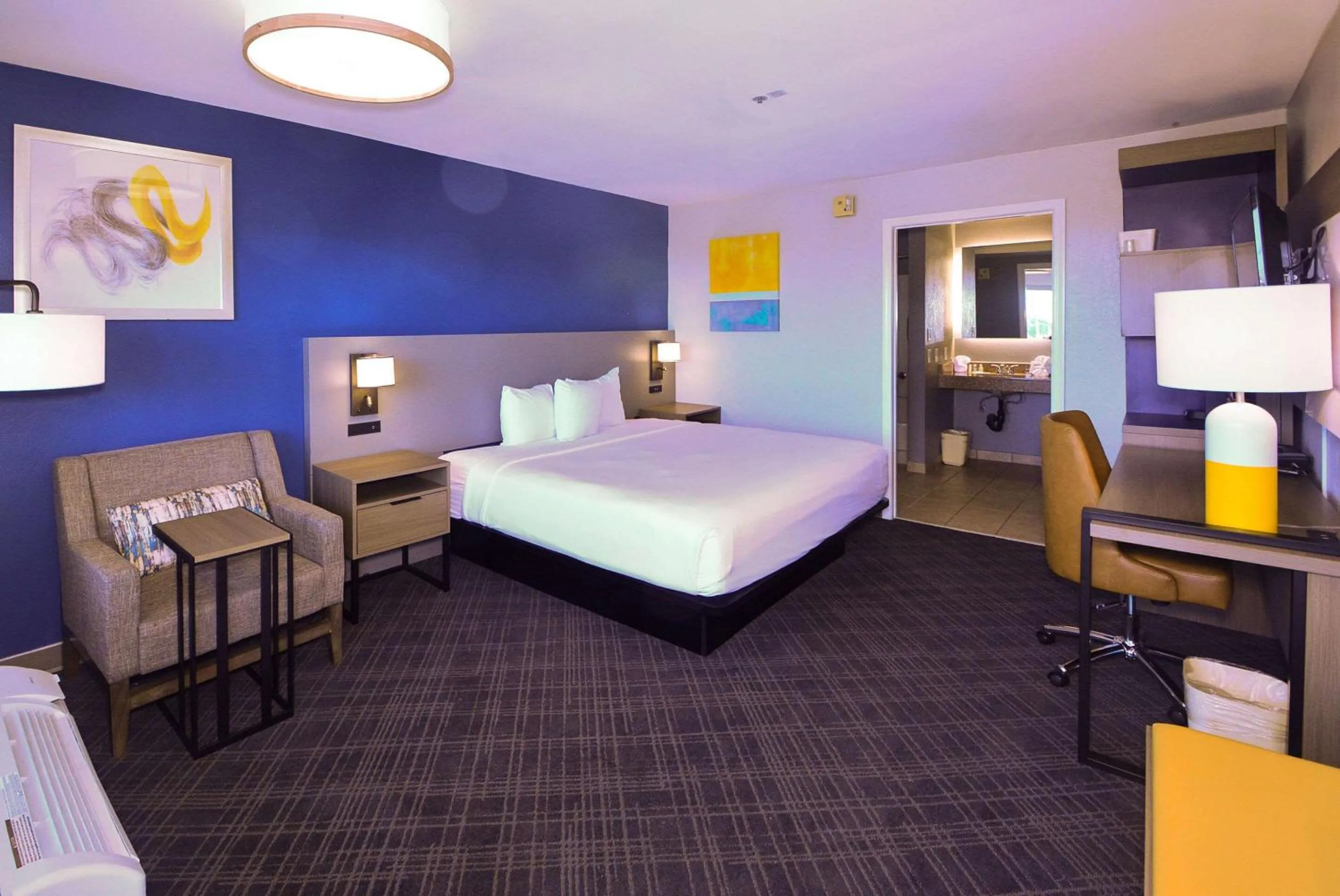 Bedroom, Bed in Comfort Inn Encinitas Near Legoland