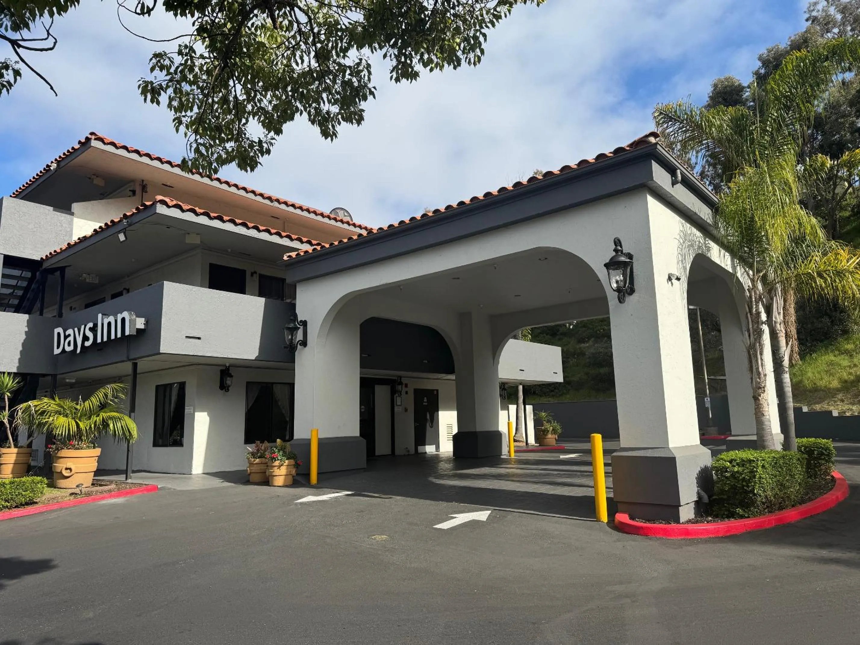 Property building in Days Inn by Wyndham Encinitas Moonlight Beach