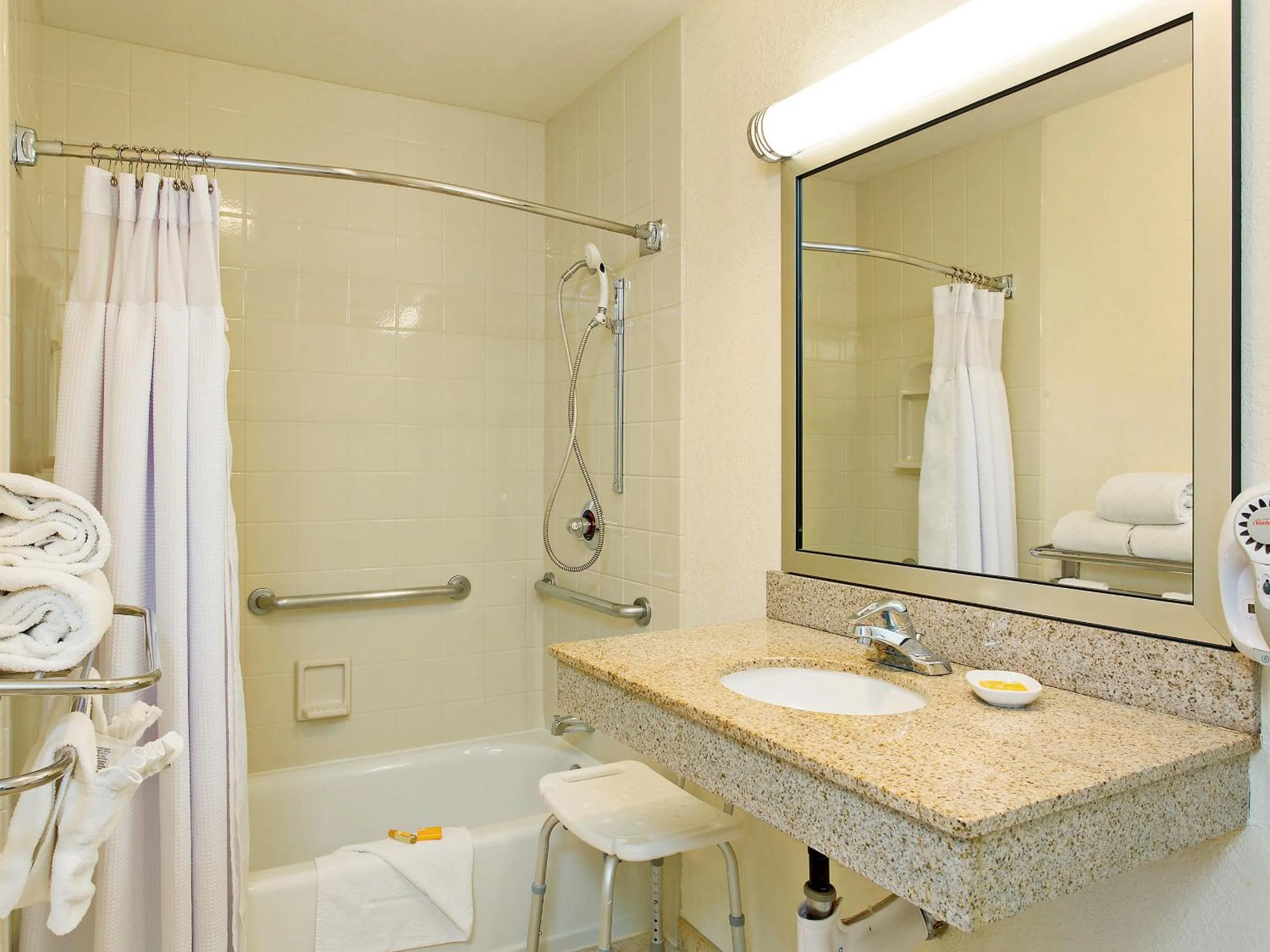 Bathroom in Mission View Inn & Suites San Diego Sea World - Zoo