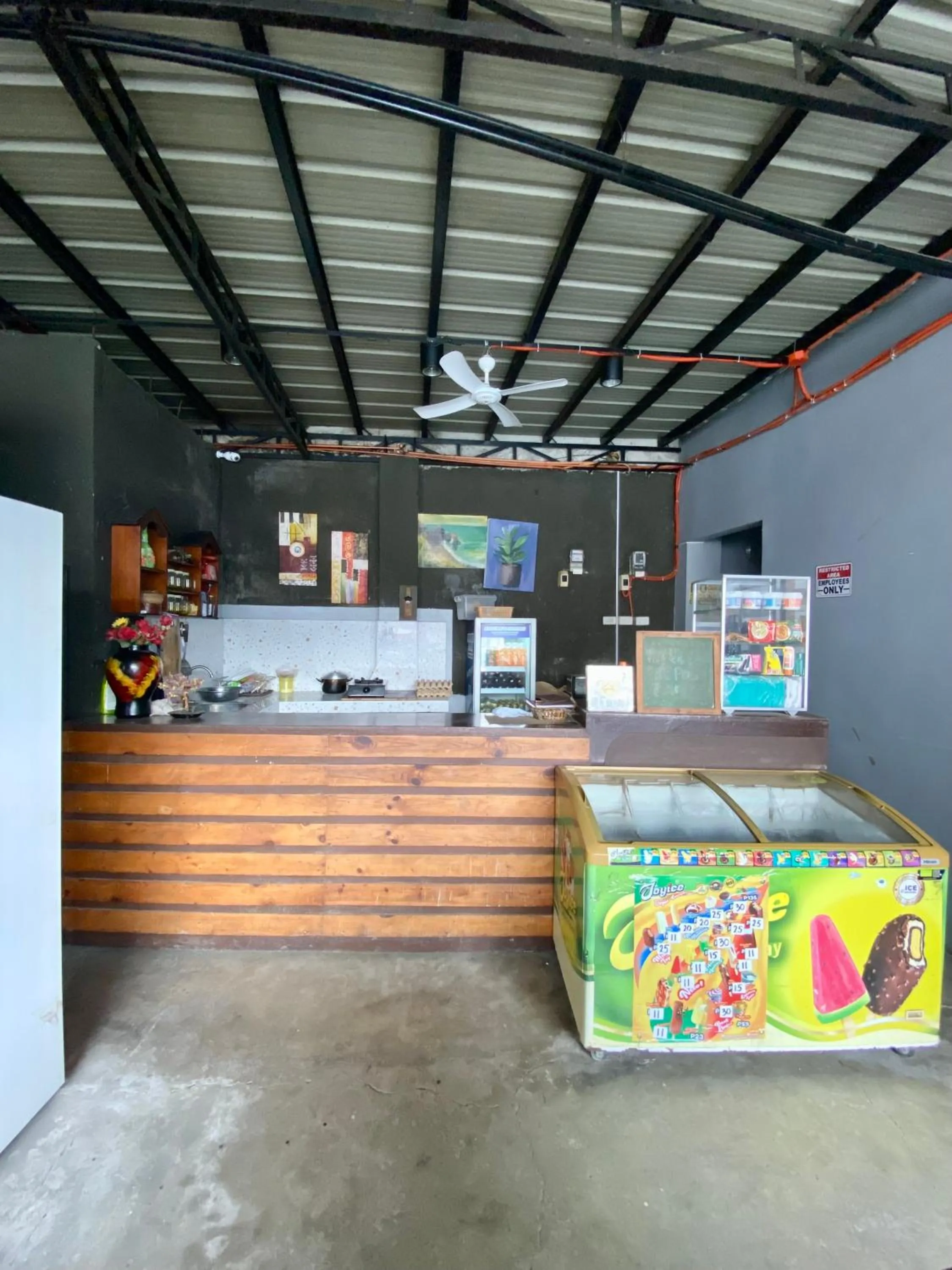 Restaurant/places to eat in The Pocket Hotel