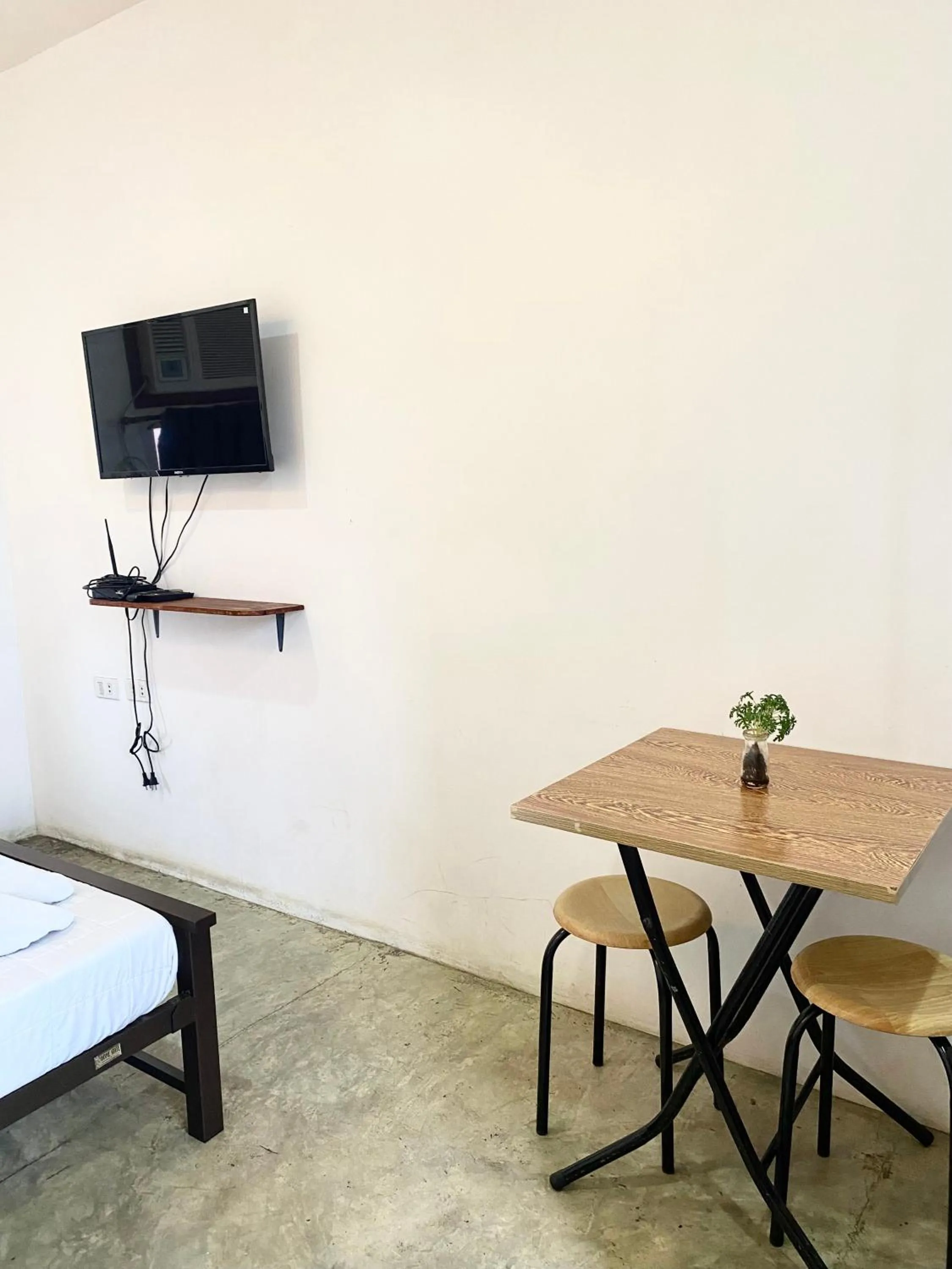 Communal lounge/ TV room in The Pocket Hotel