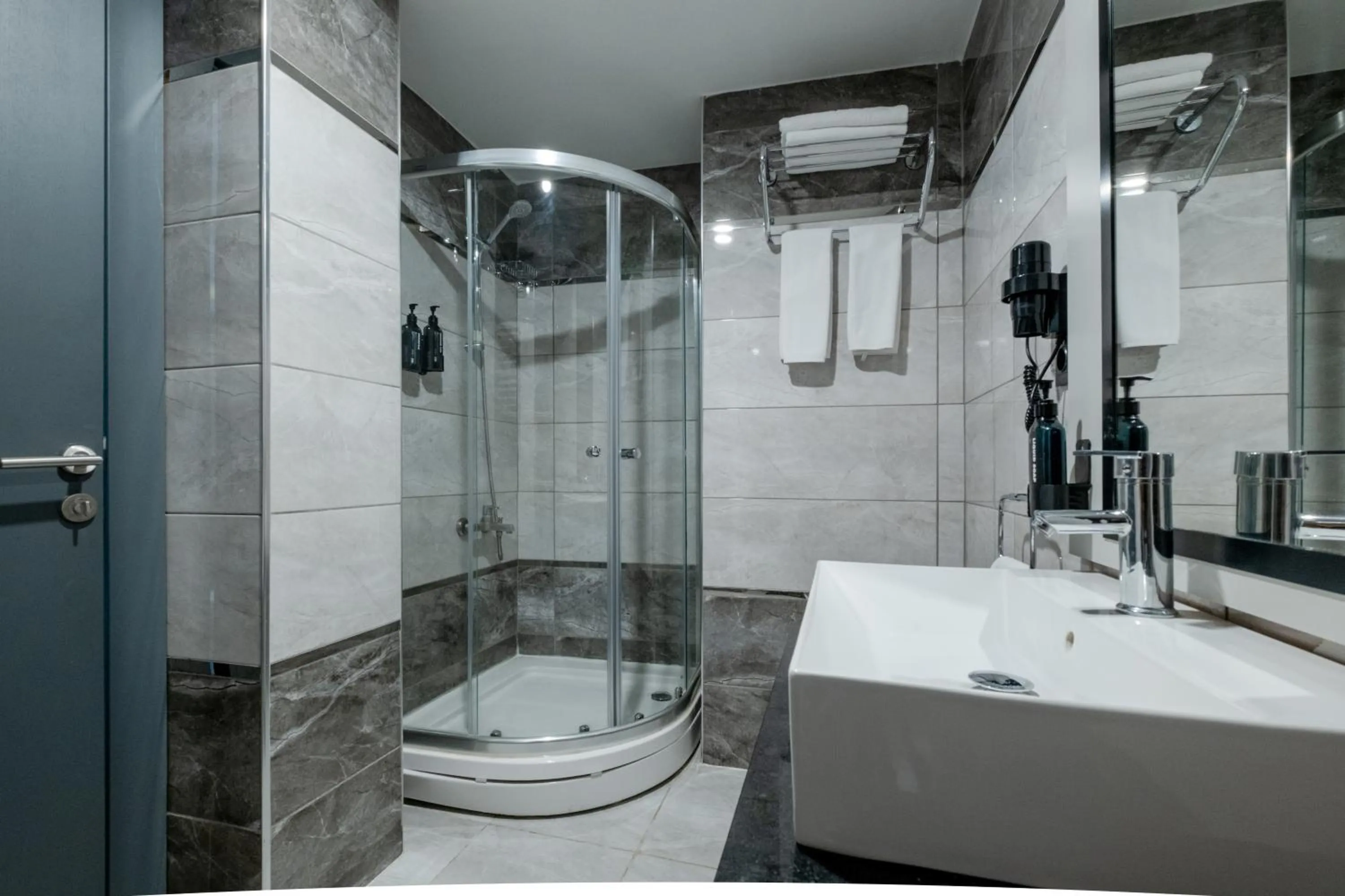 Shower in Frt Airlines Hotel - Istanbul Airport