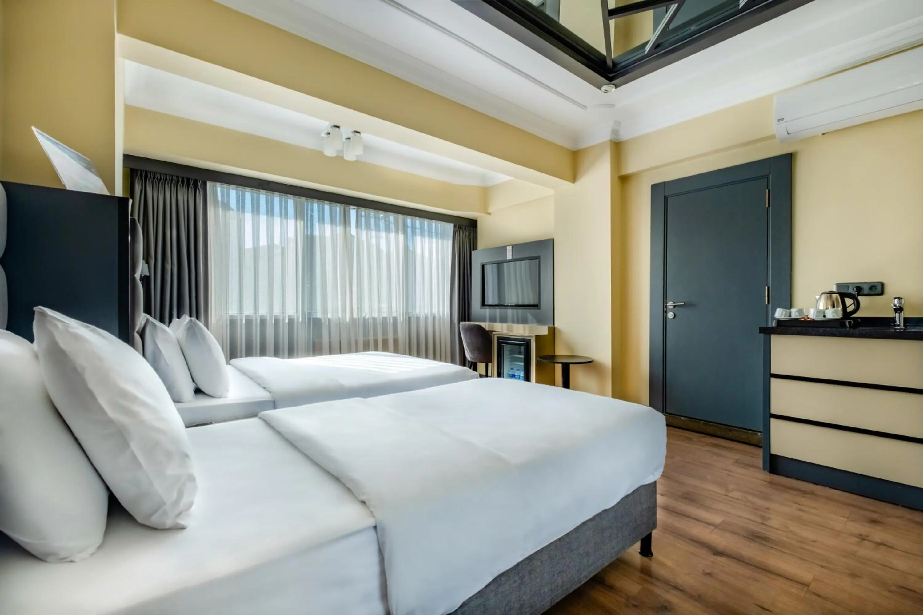 Bedroom, Bed in Frt Airlines Hotel - Istanbul Airport