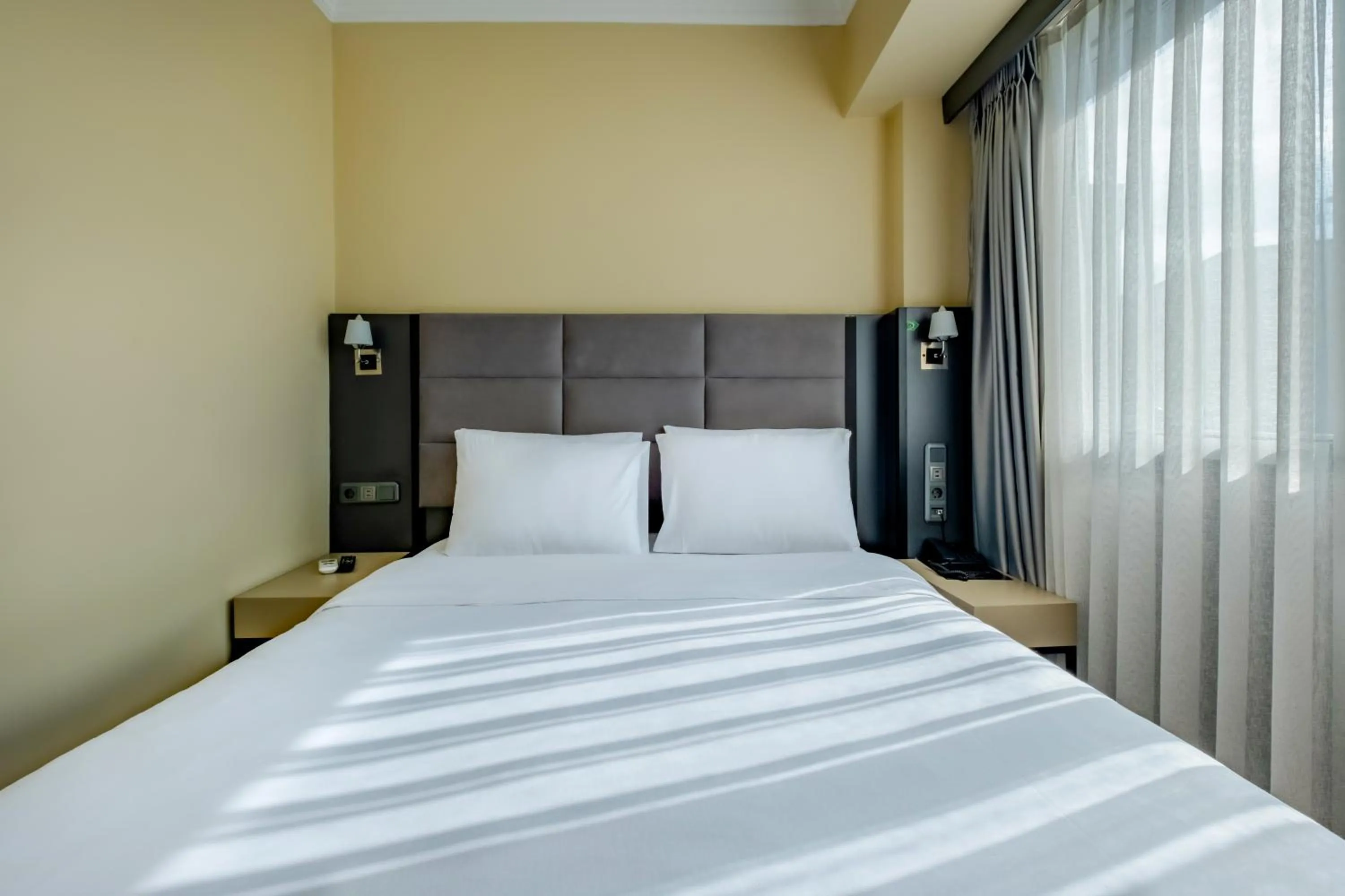 Bed in Frt Airlines Hotel - Istanbul Airport