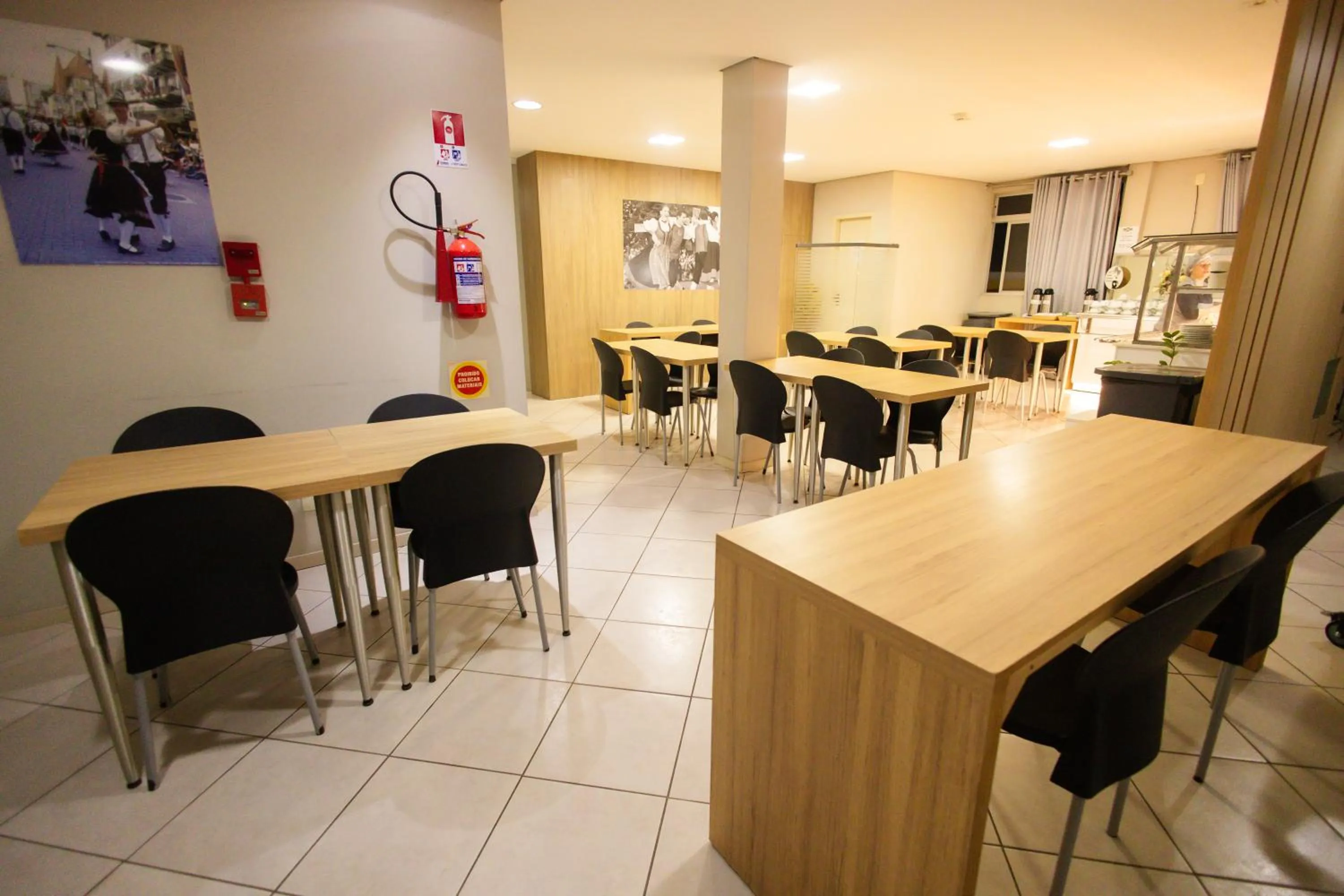 Restaurant/places to eat in CHA Mime Hotel