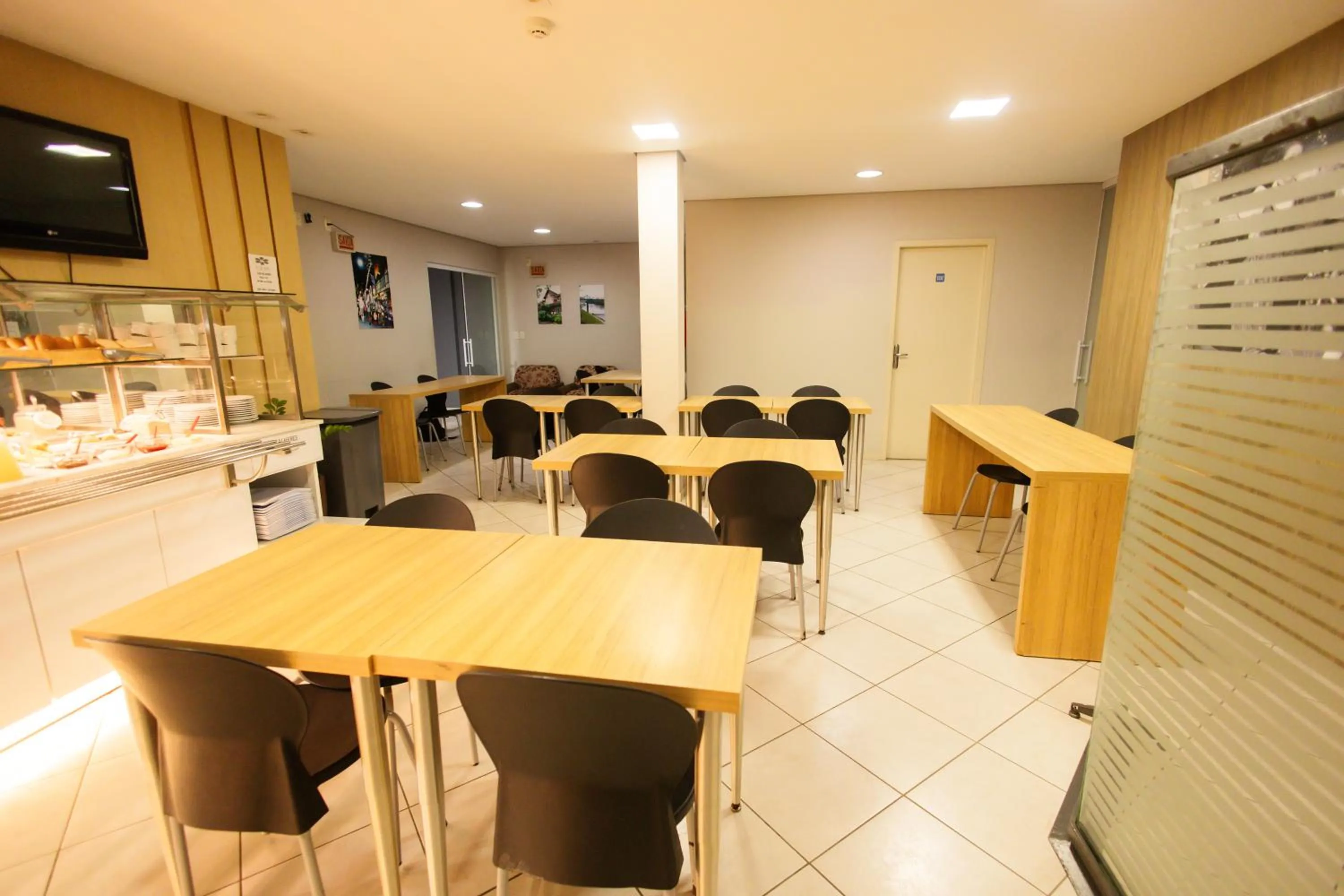 Restaurant/places to eat in CHA Mime Hotel