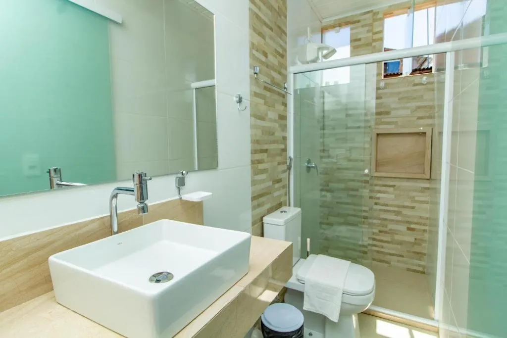 Bathroom in Pousada Camburi Star