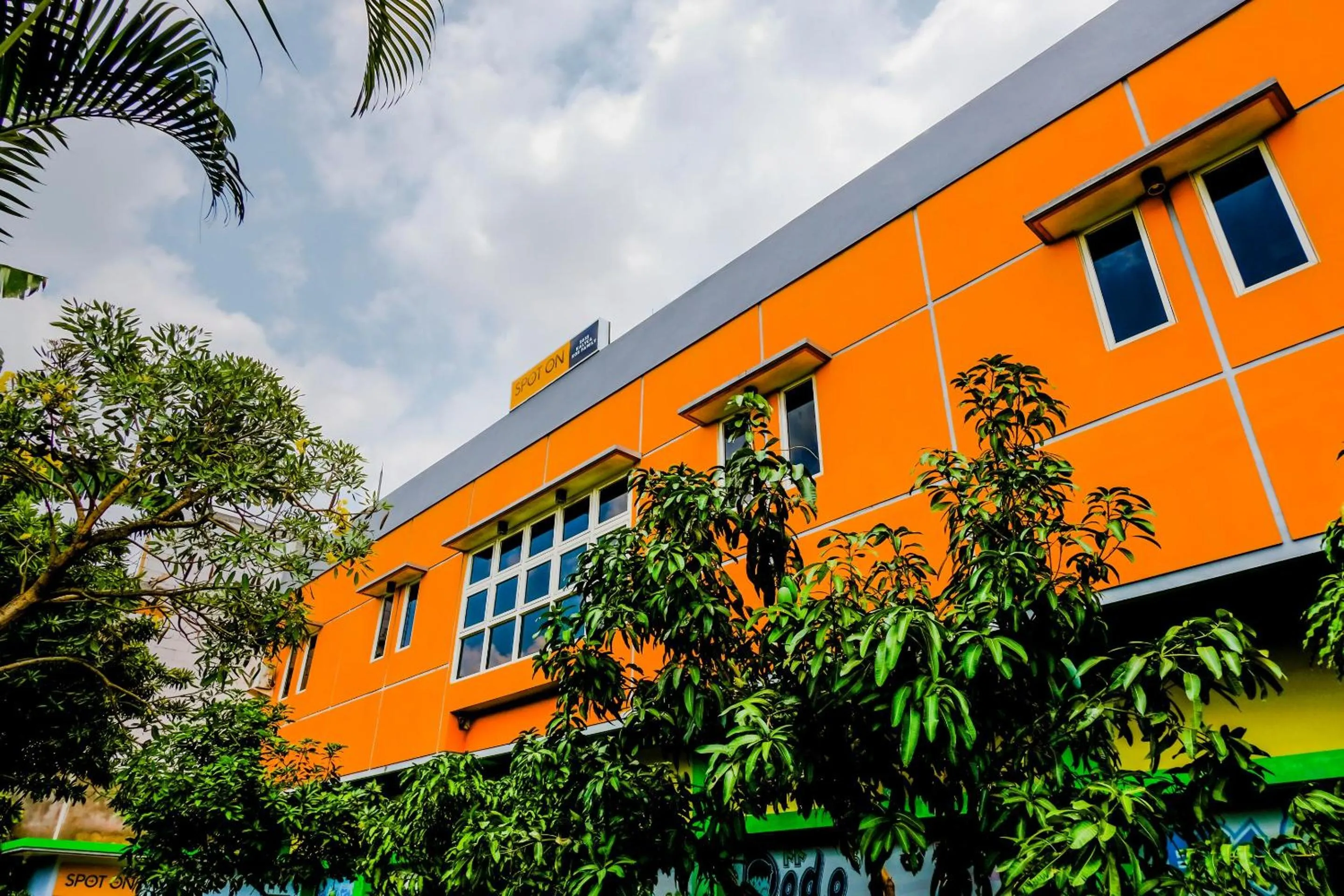 Facade/entrance in OYO Life 2032 Kalyca Kos Family Syariah