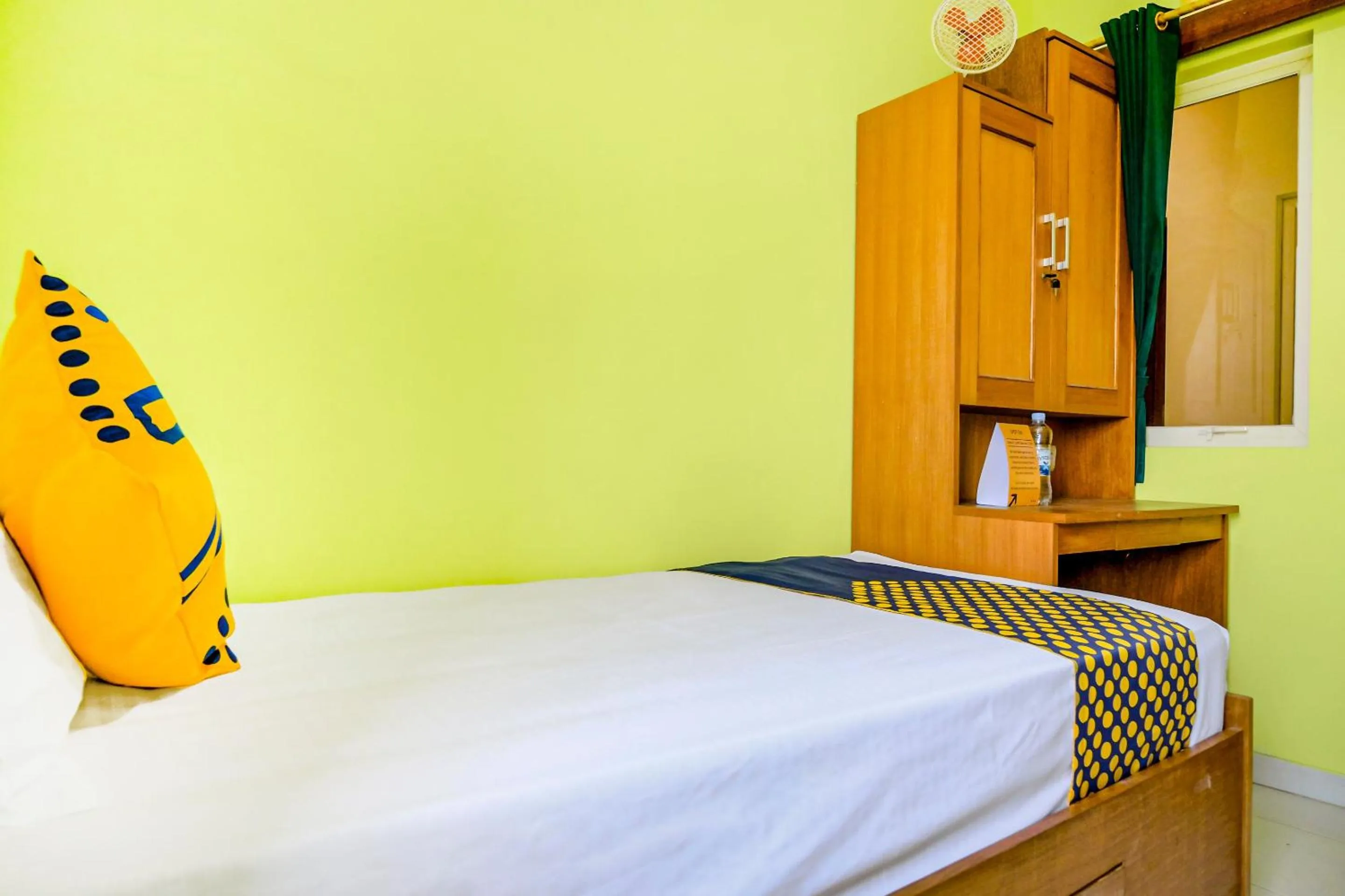 Bedroom in OYO Life 2032 Kalyca Kos Family Syariah